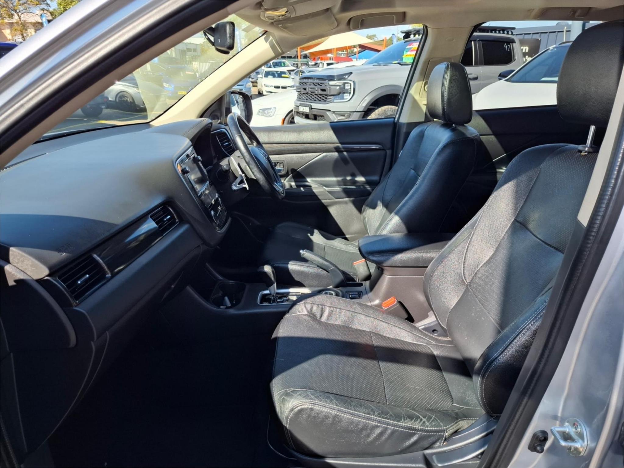 2016 MITSUBISHI OUTLANDER ZK EXCEED WAGON 7ST 5DR SPTS AUTO 6SP 4WD 2.2DT [MY16] image 22