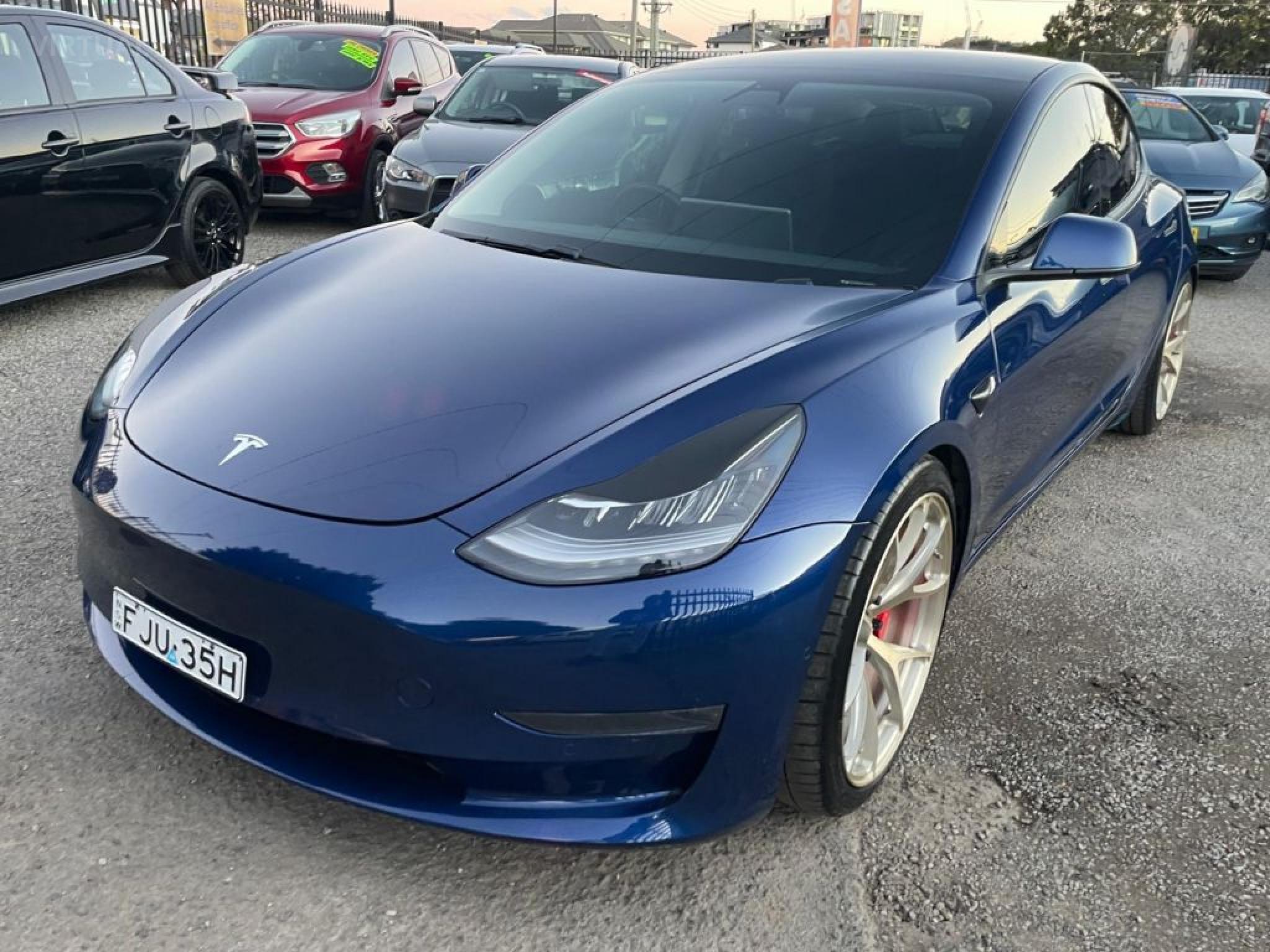 TESLA MODEL 3