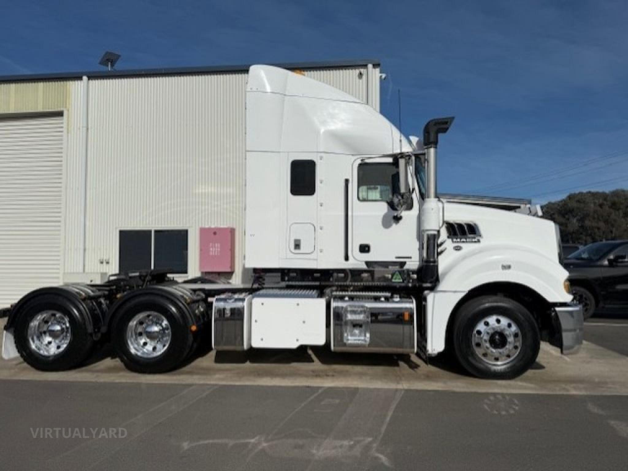 Mack SUPERLINER CLXT SLEEPER - DT40