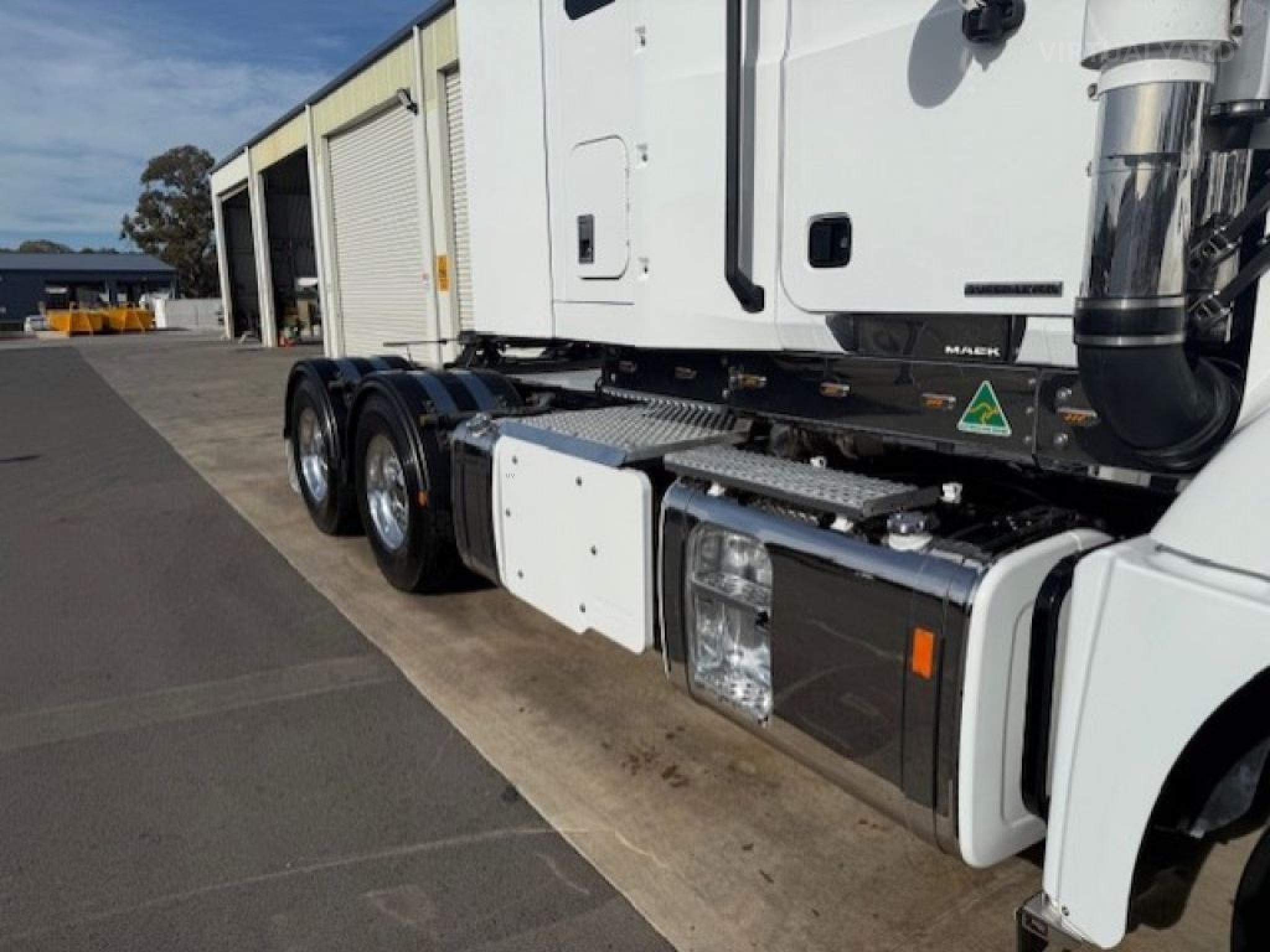 Mack SUPERLINER CLXT SLEEPER
