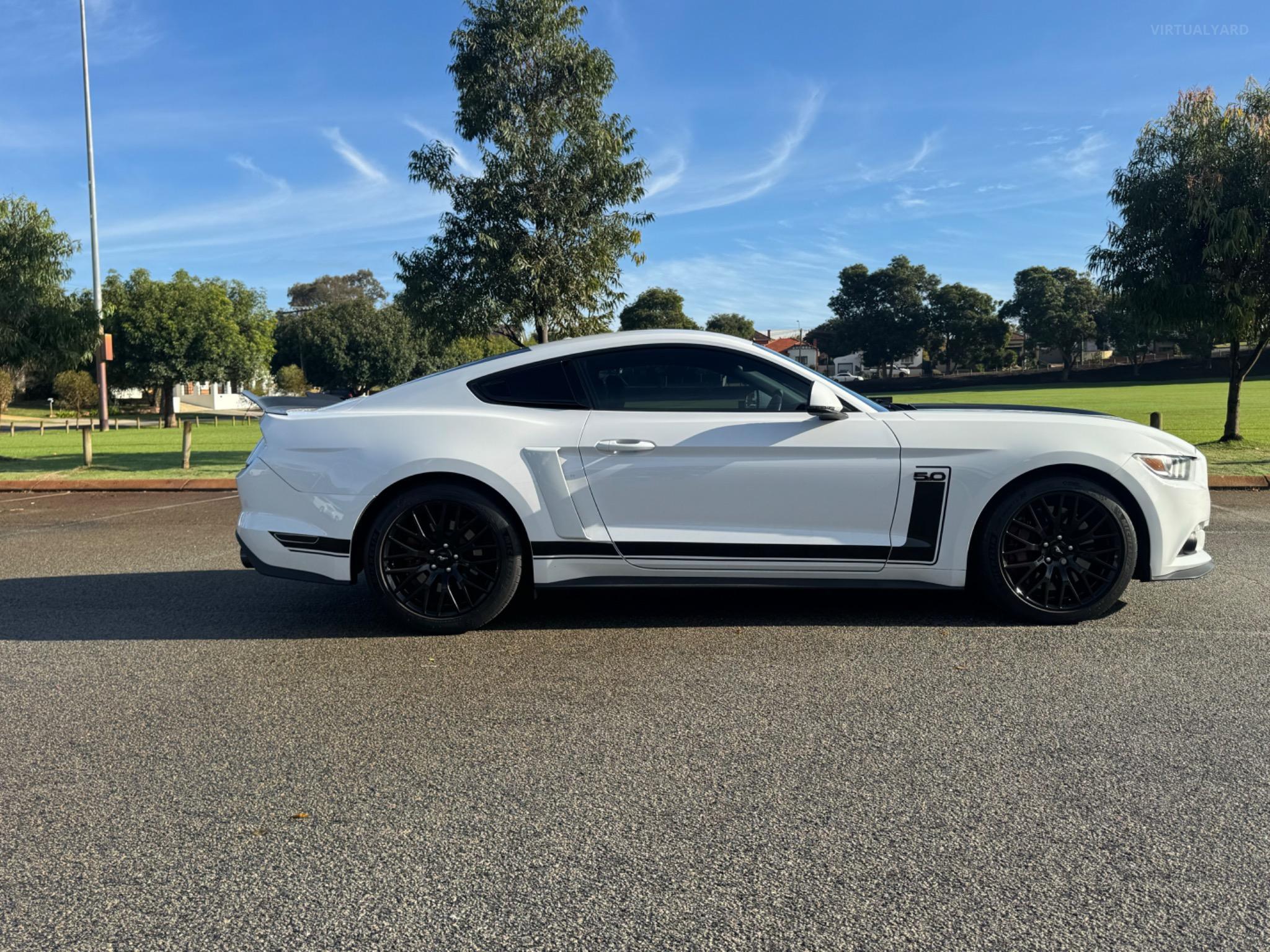 FORD MUSTANG
