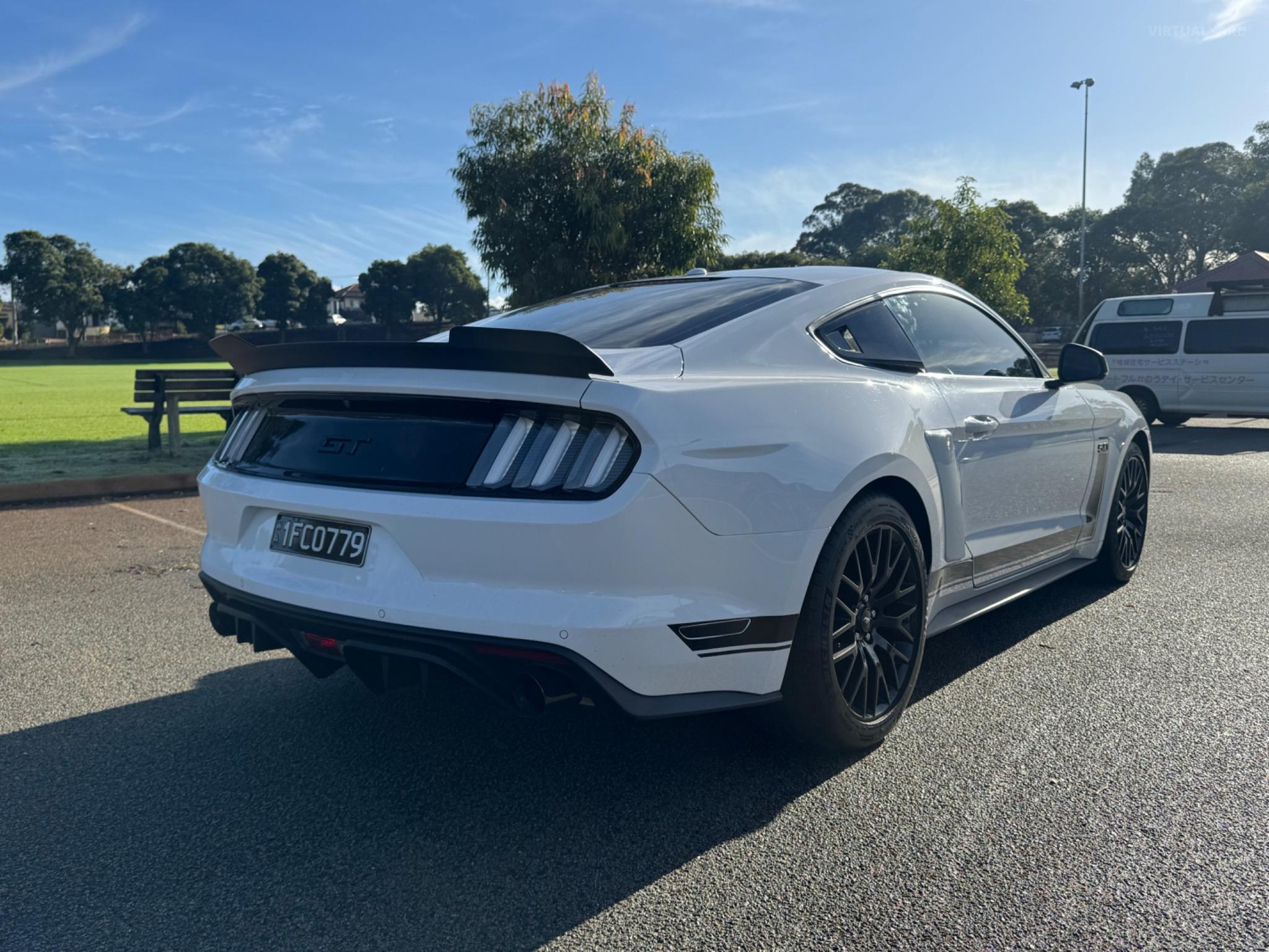 FORD MUSTANG
