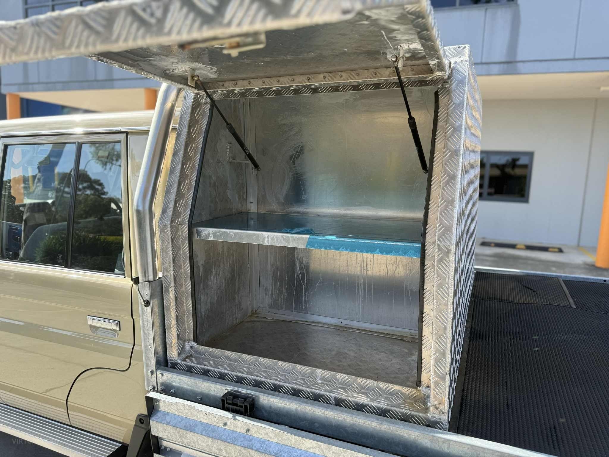 TOYOTA LANDCRUISER