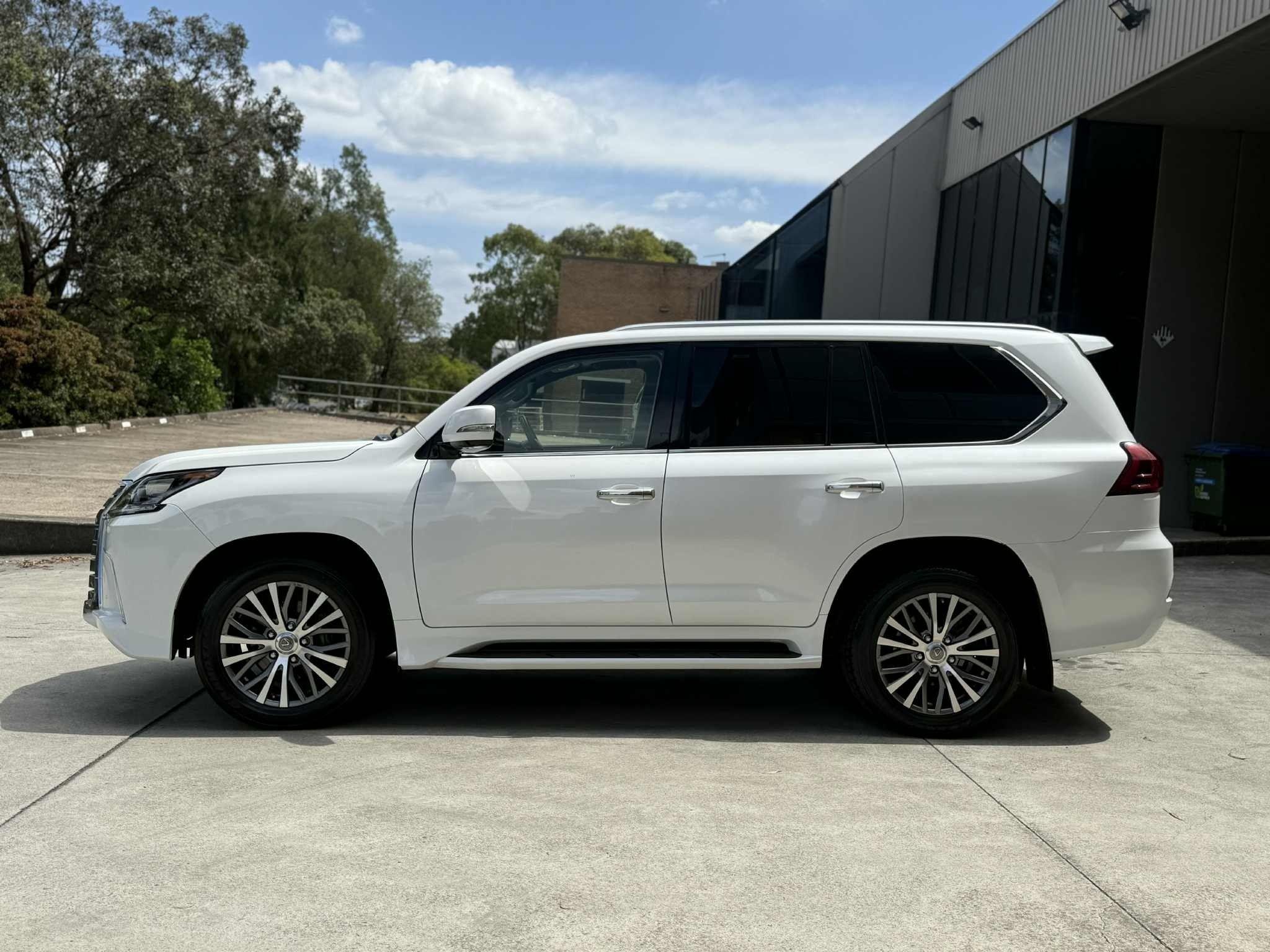 LEXUS LX570