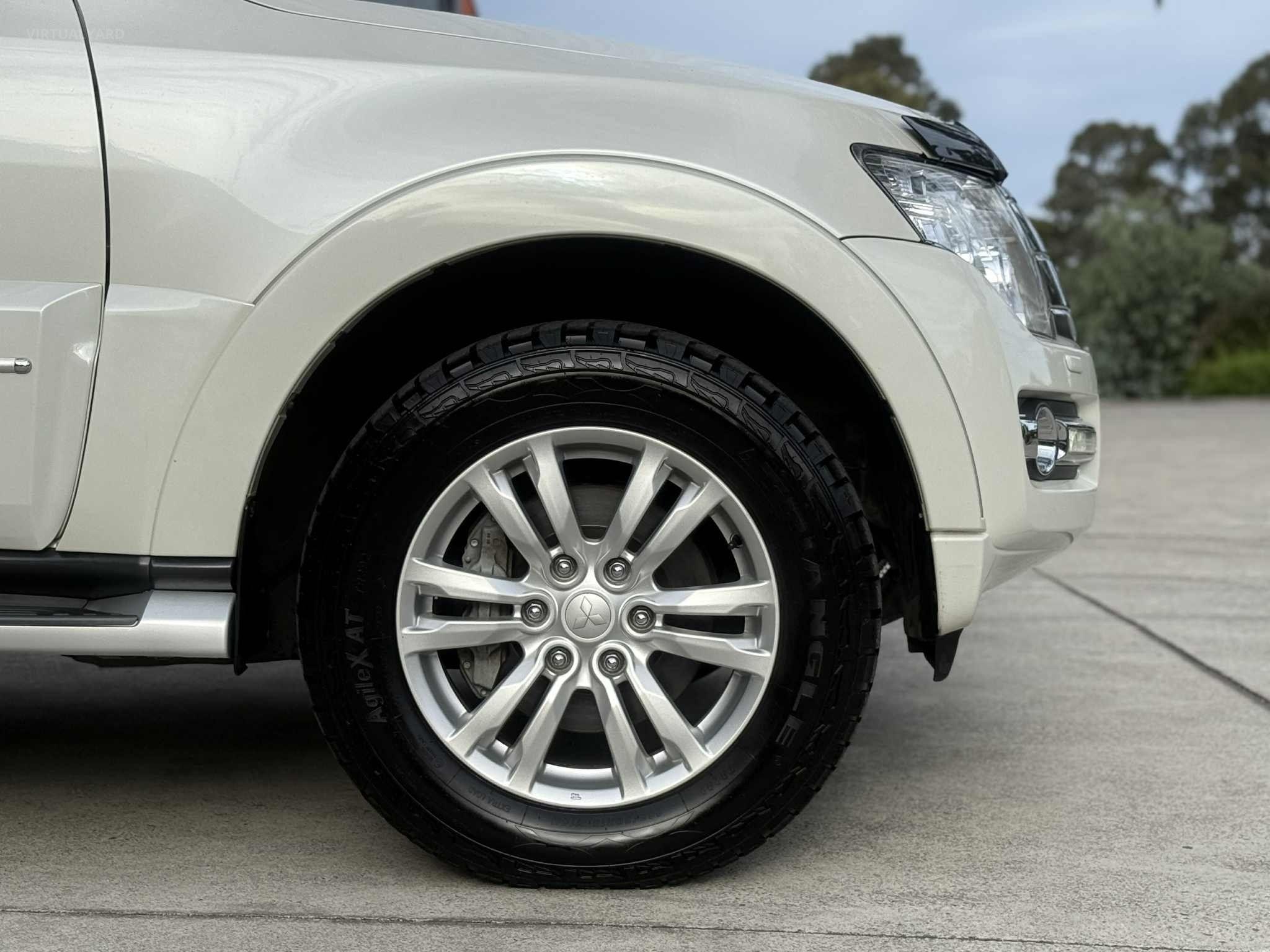 MITSUBISHI PAJERO
