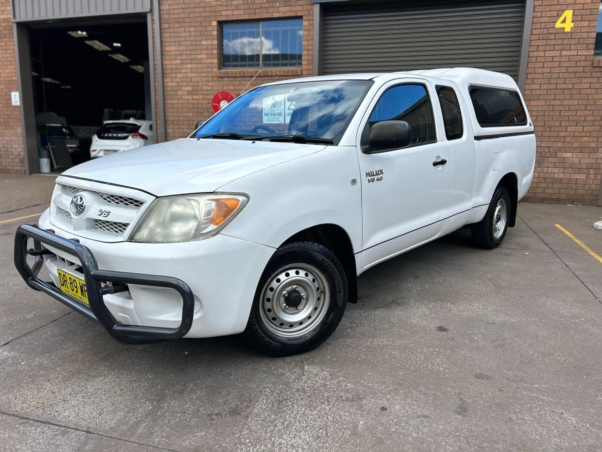 TOYOTA HILUX