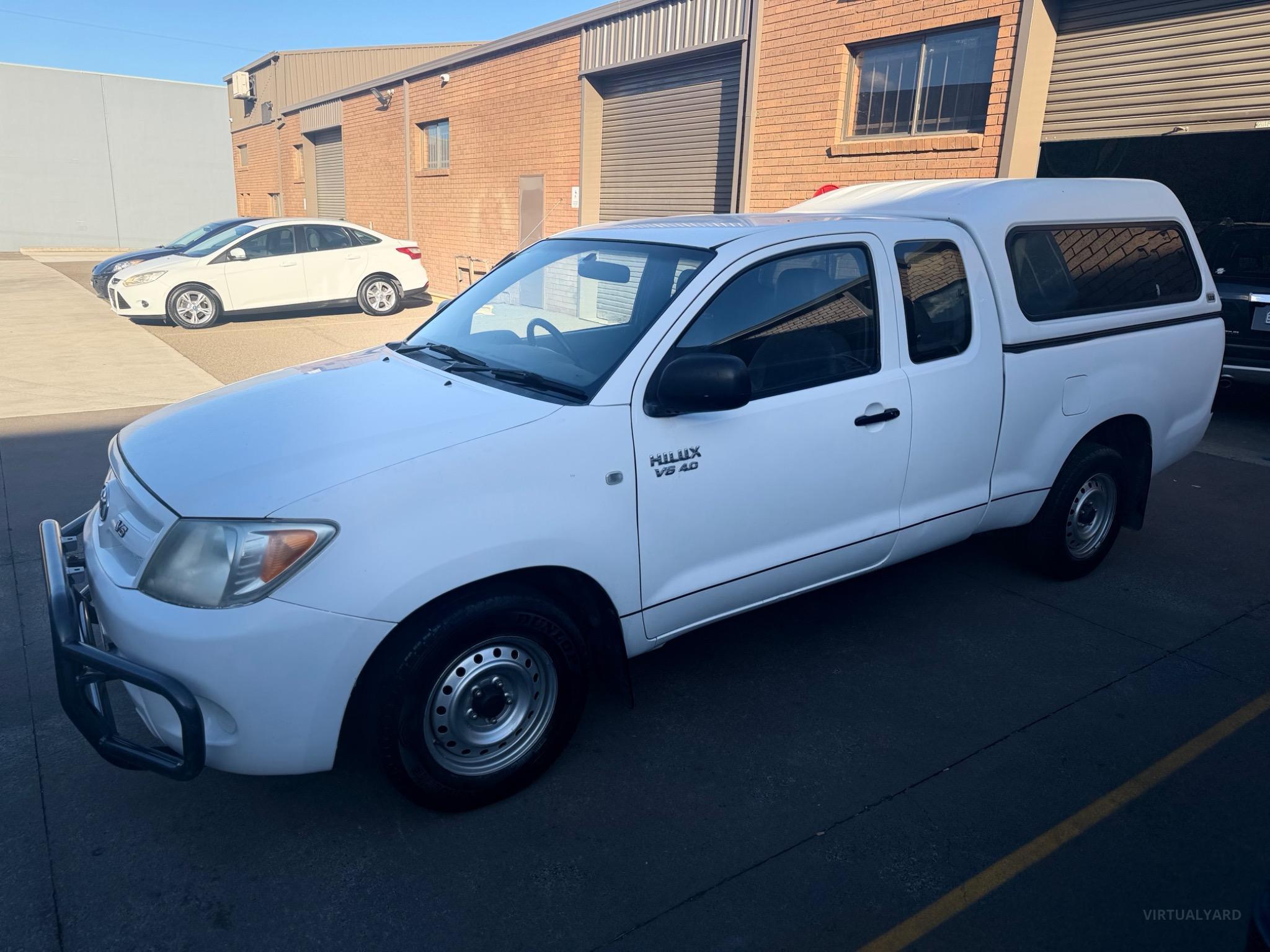 TOYOTA HILUX