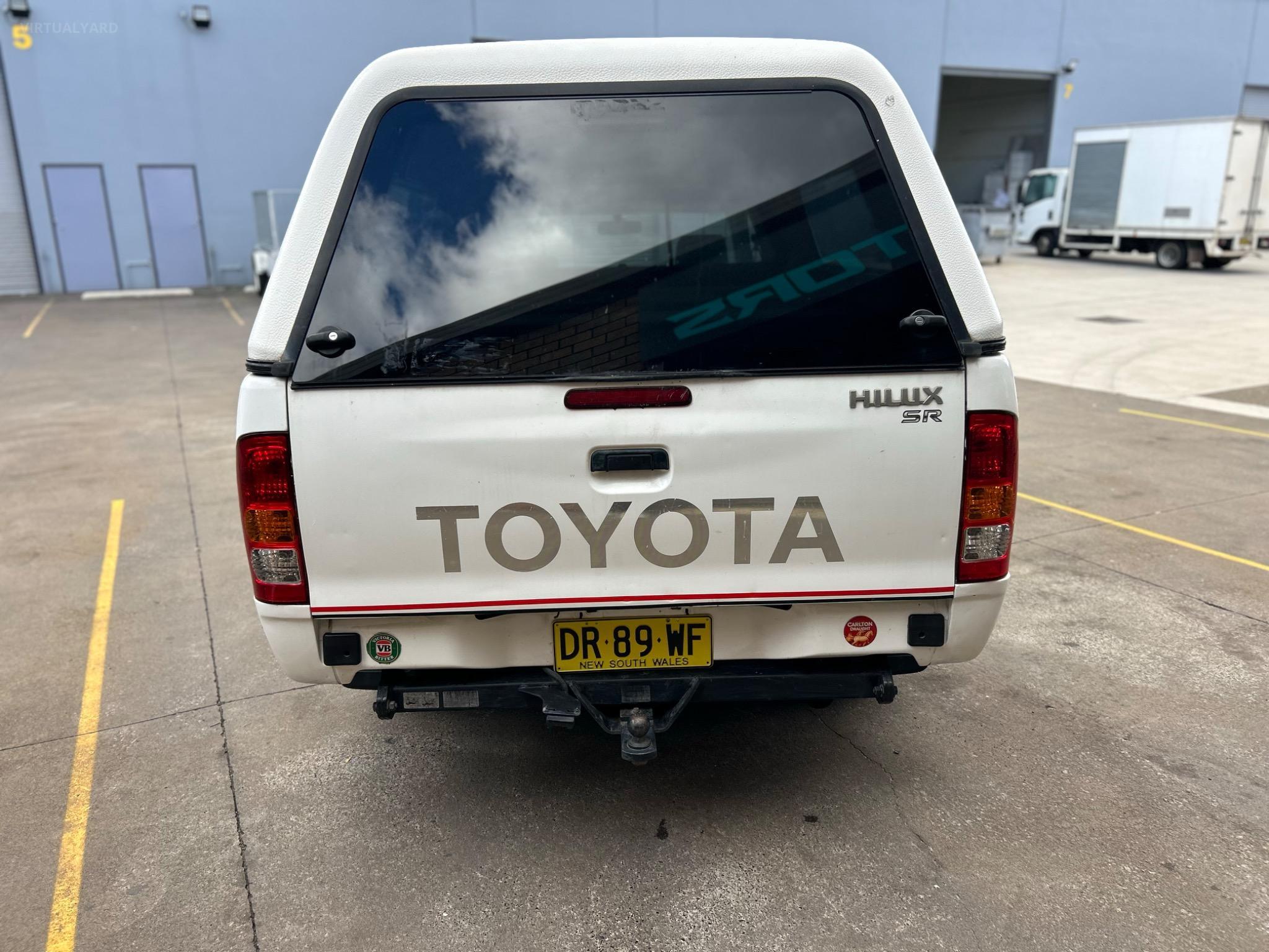 TOYOTA HILUX