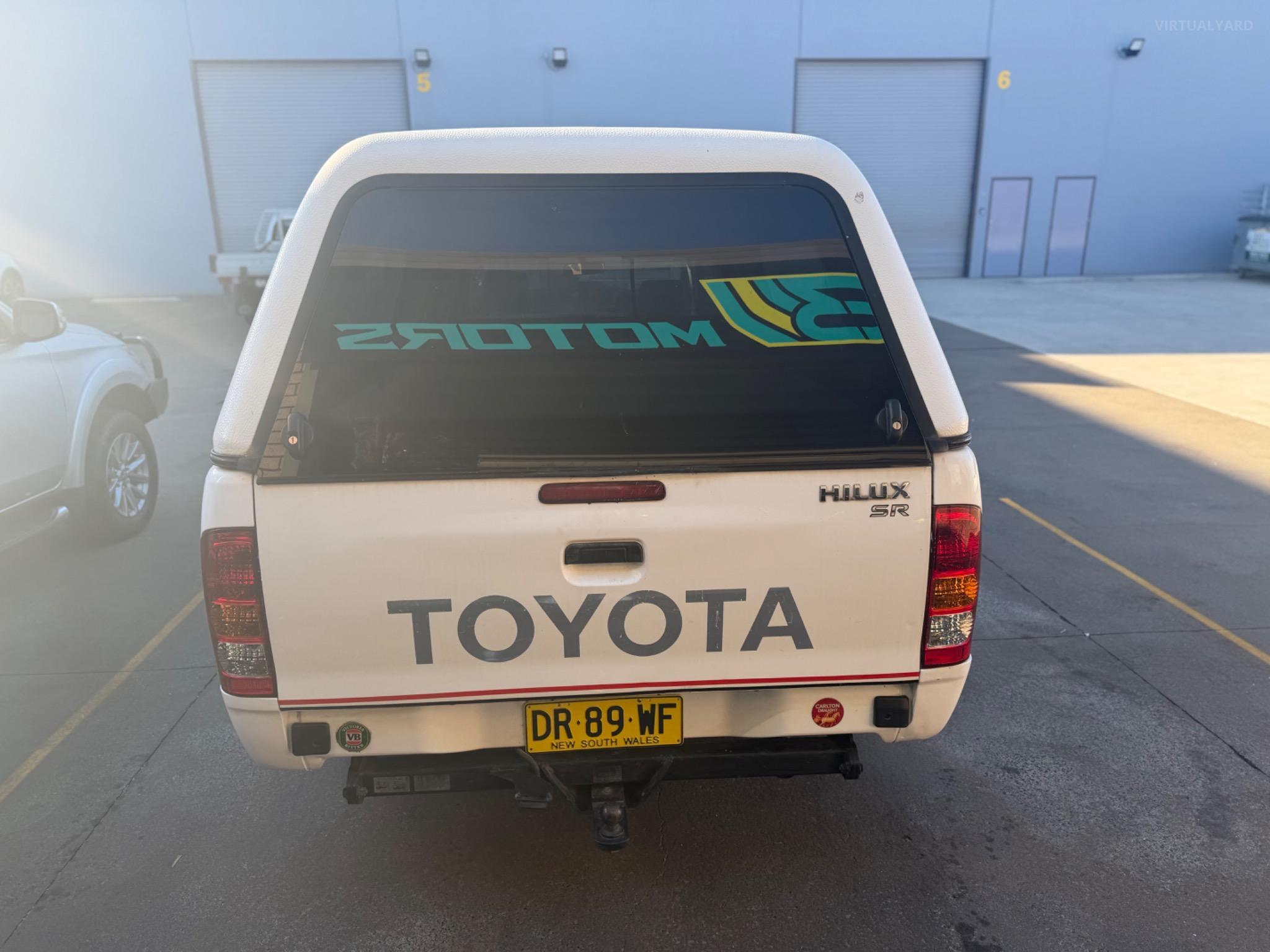 TOYOTA HILUX