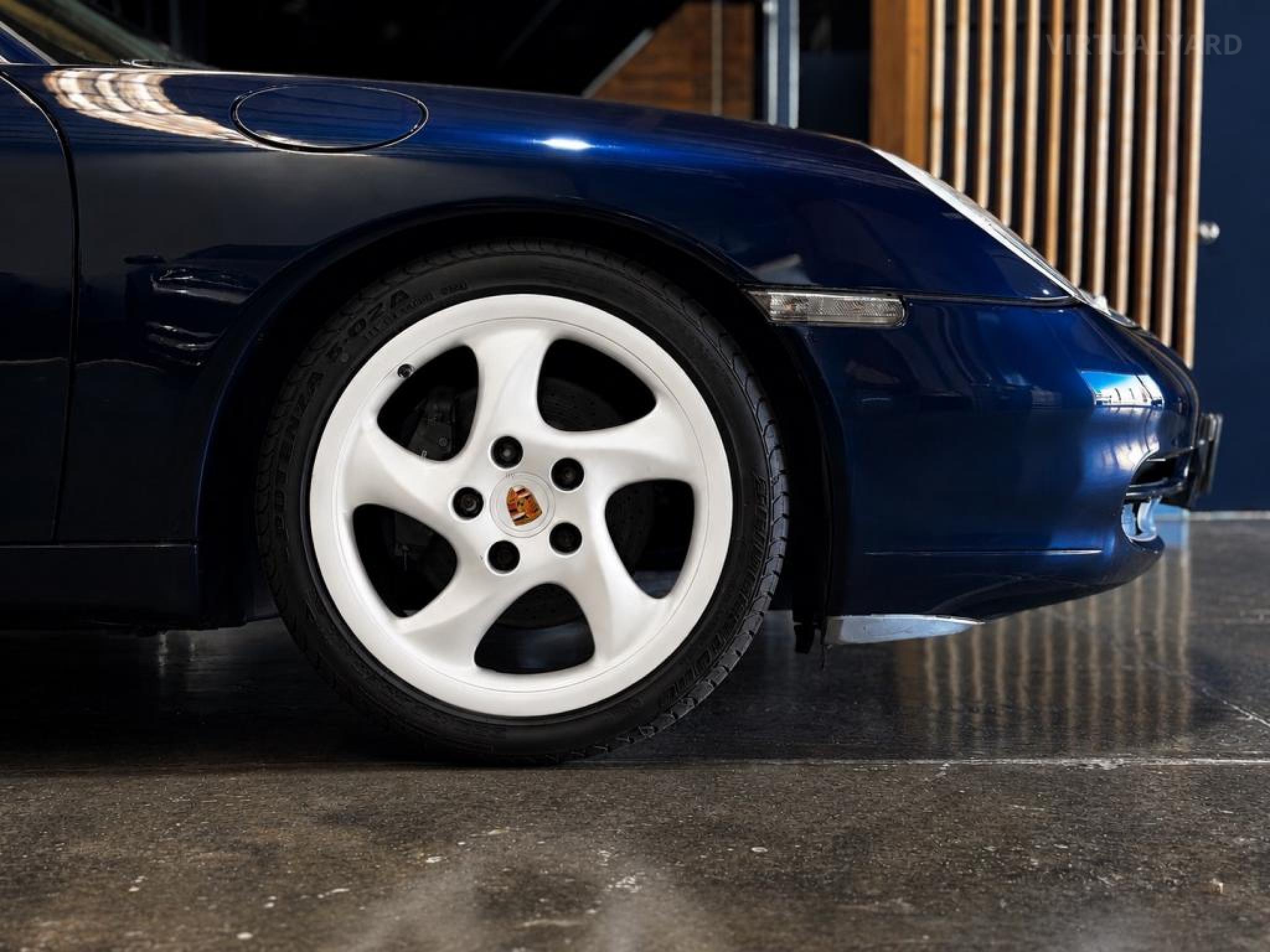 PORSCHE 911