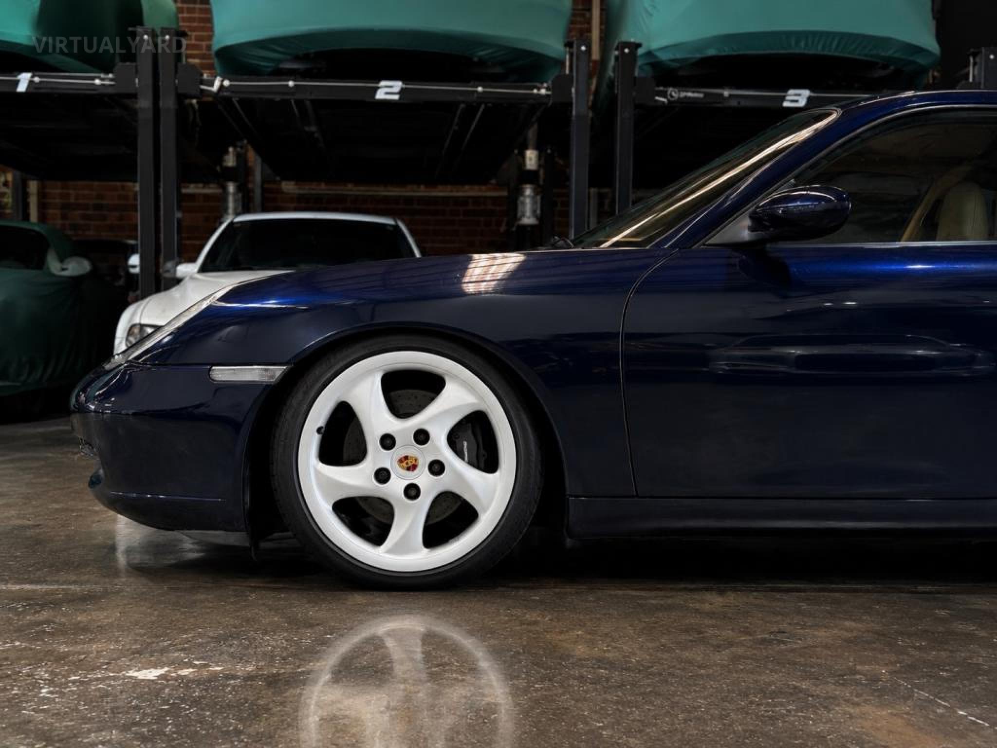 PORSCHE 911