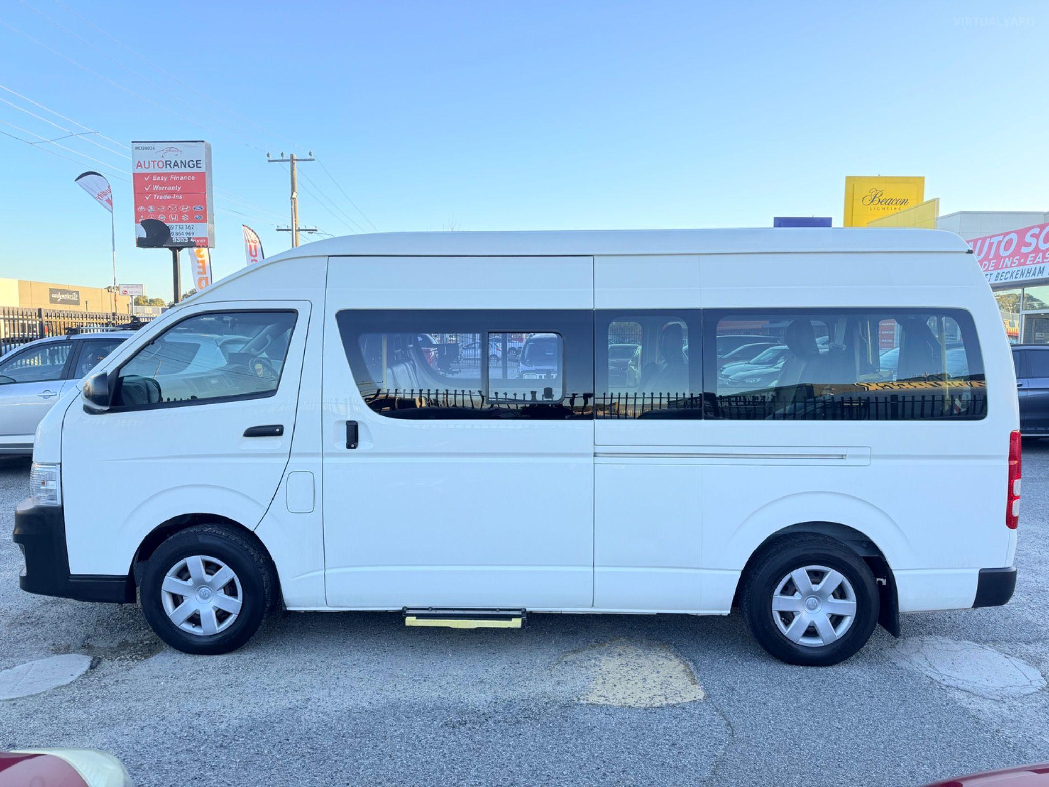 TOYOTA HIACE