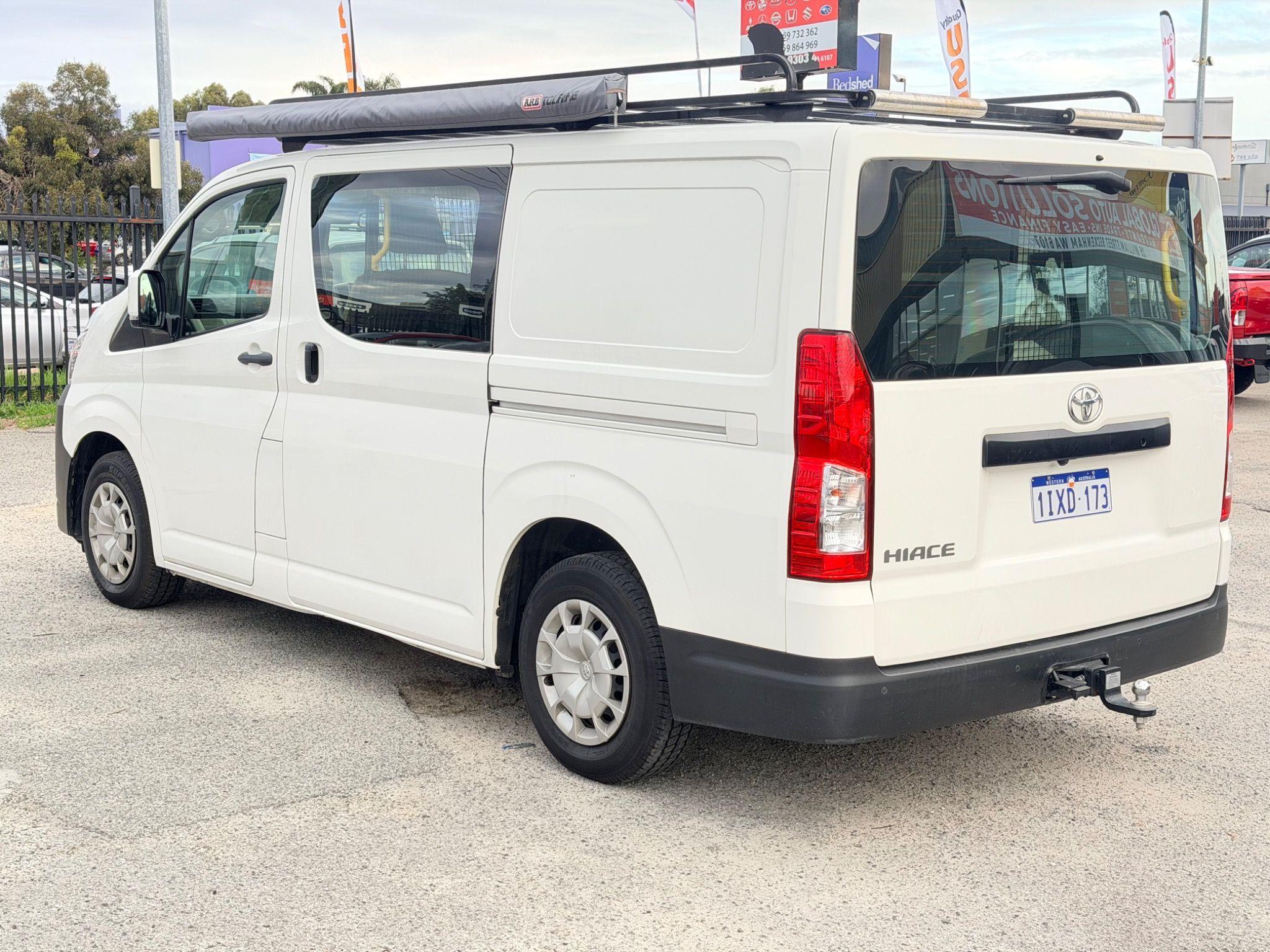 TOYOTA HIACE