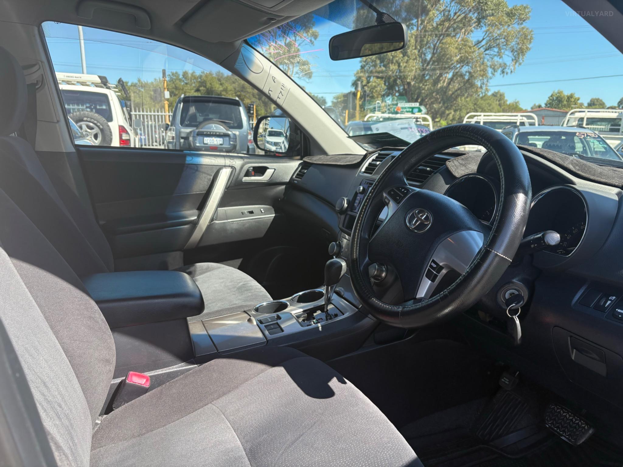 TOYOTA KLUGER