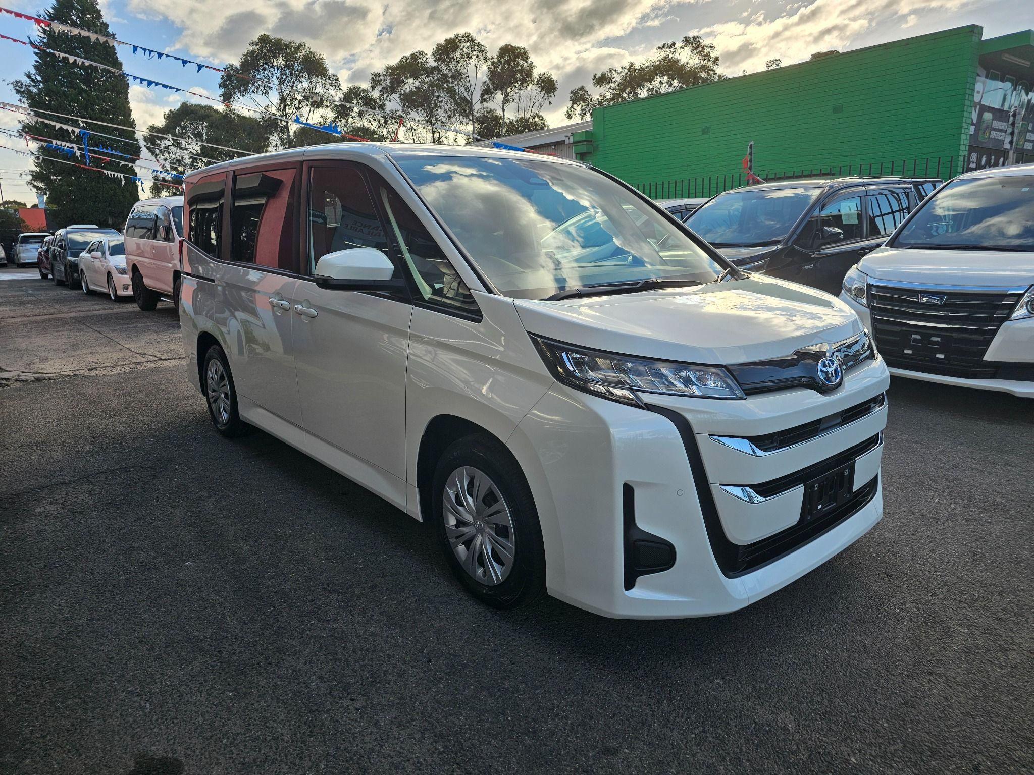 TOYOTA NOAH