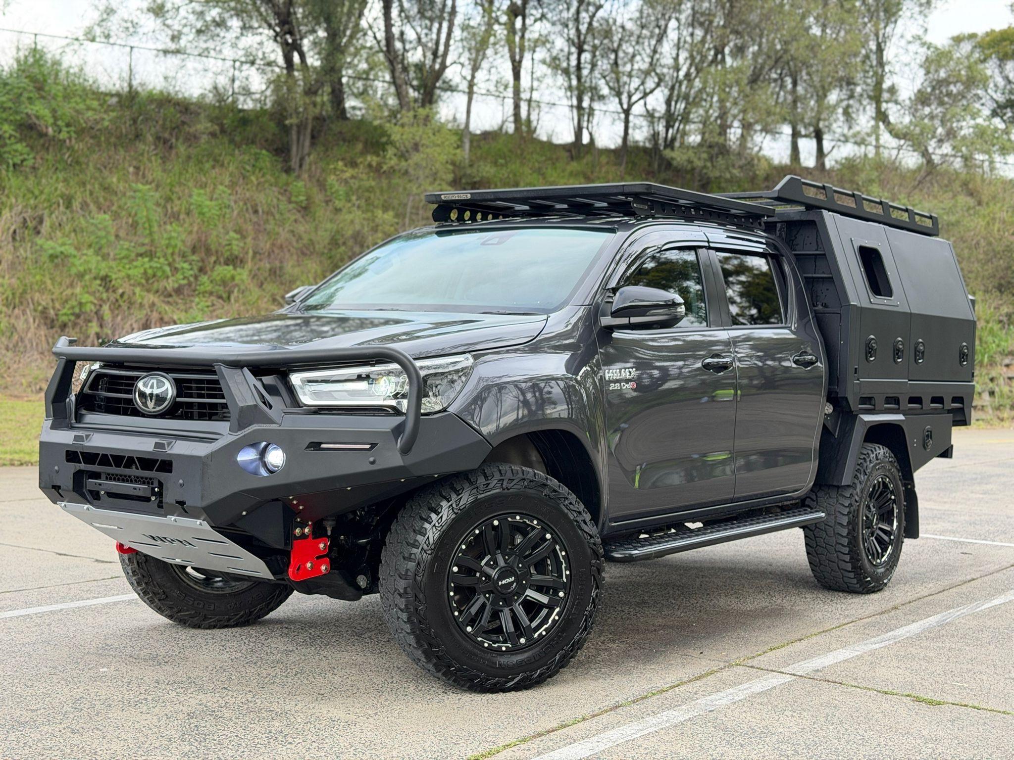 TOYOTA HILUX