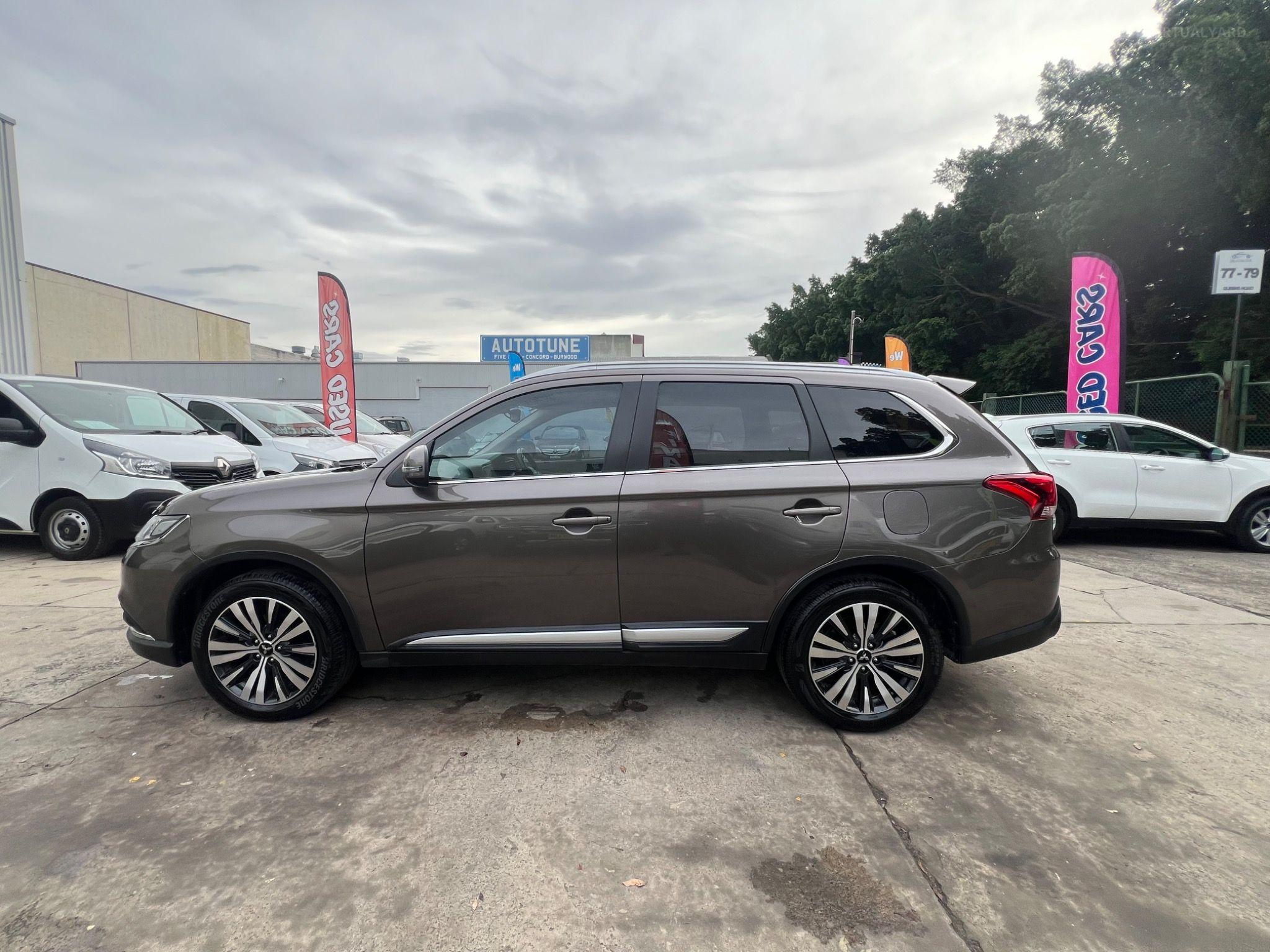 MITSUBISHI OUTLANDER