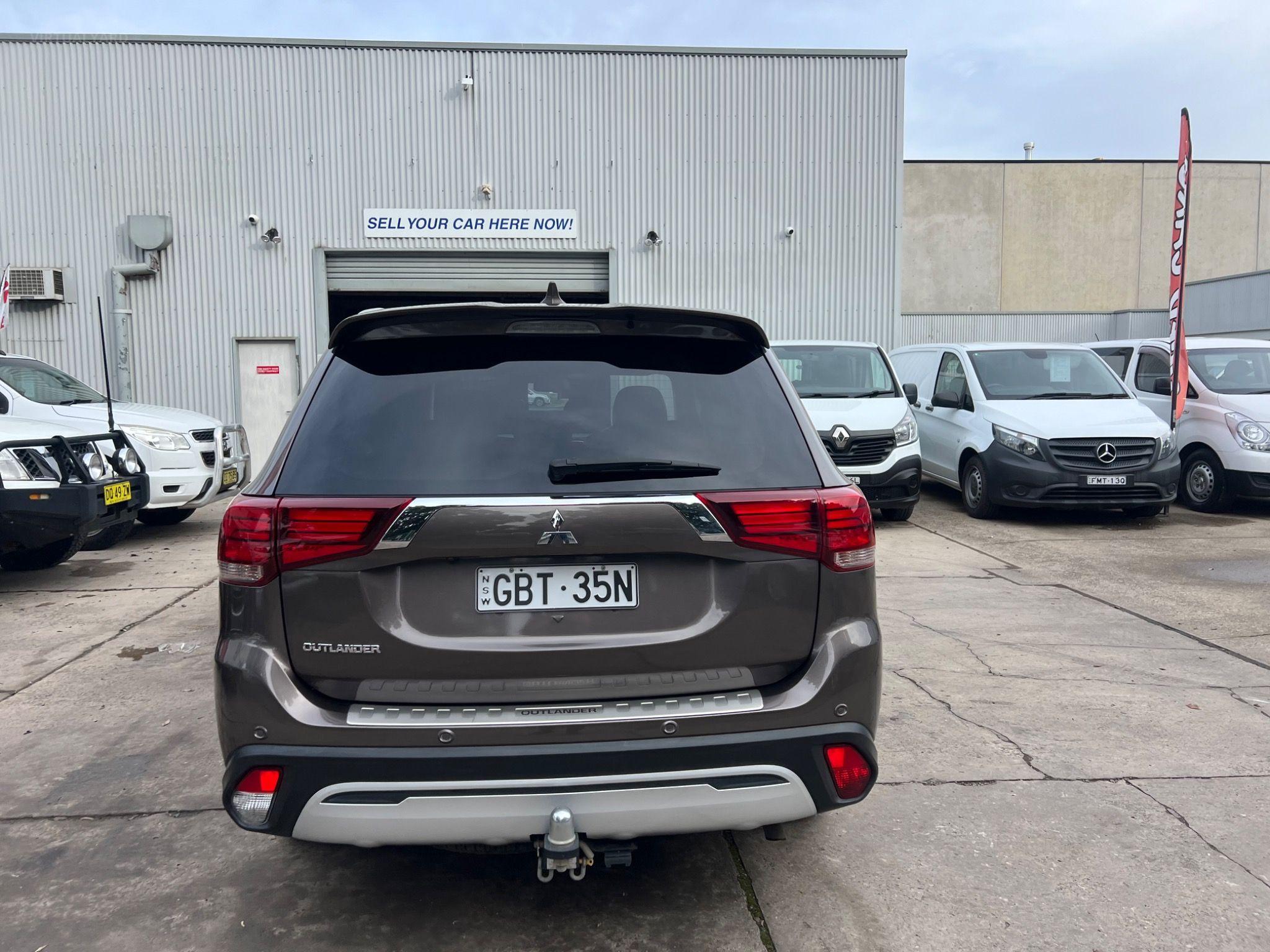 MITSUBISHI OUTLANDER