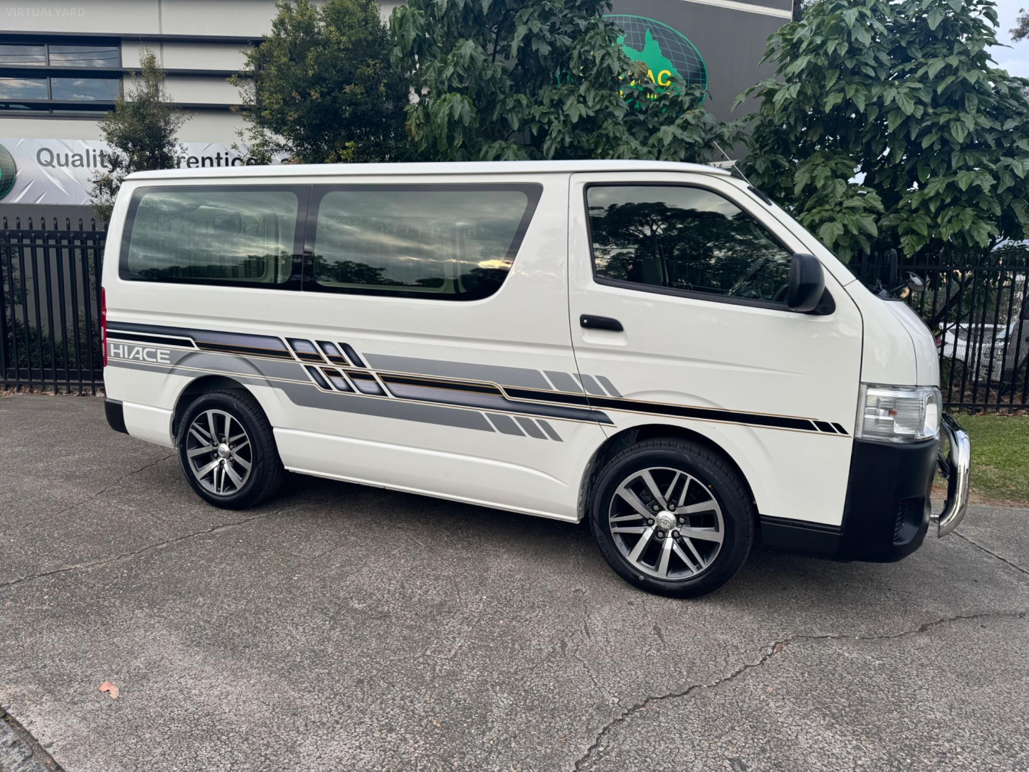 TOYOTA HIACE