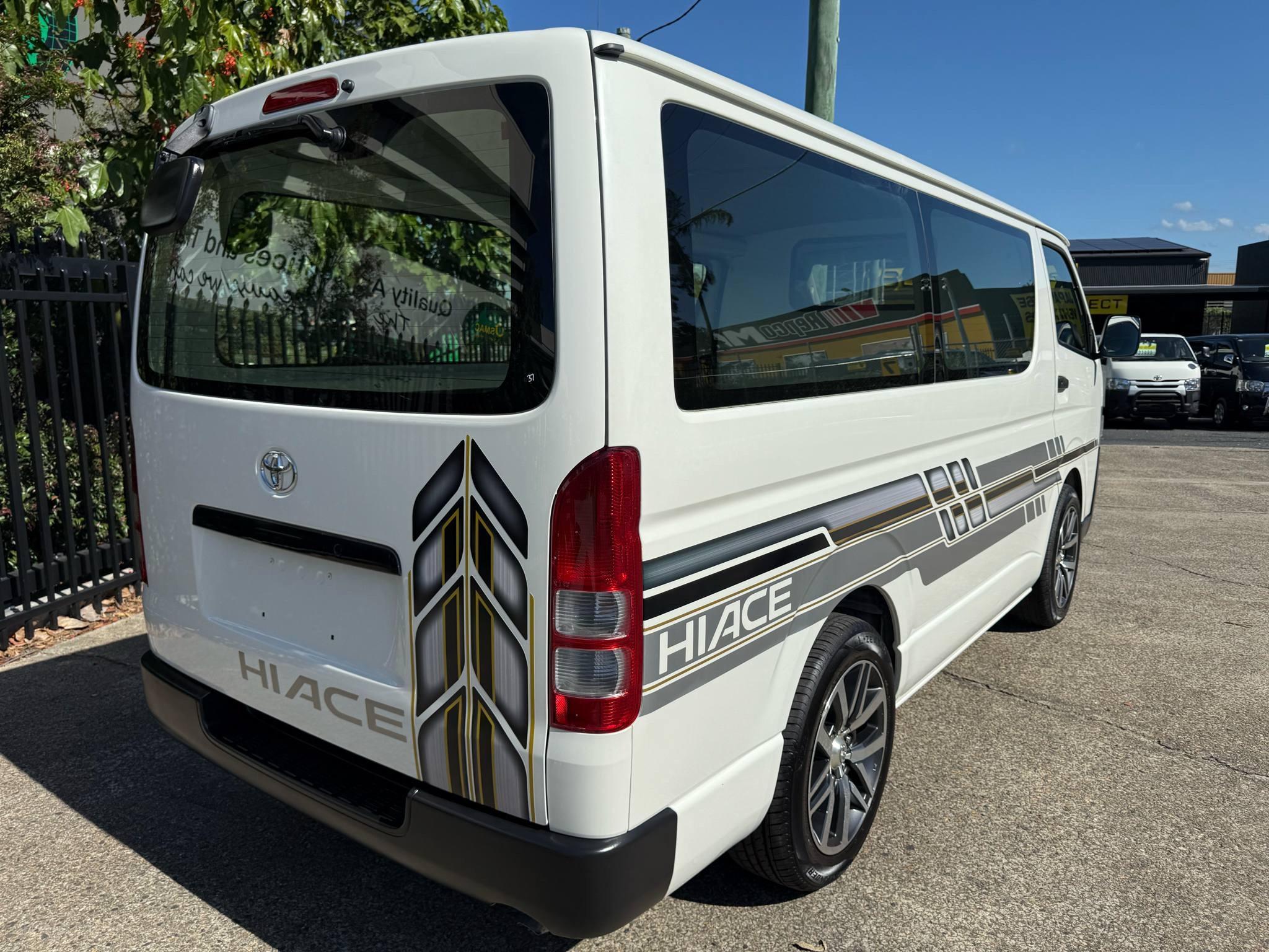 TOYOTA HIACE