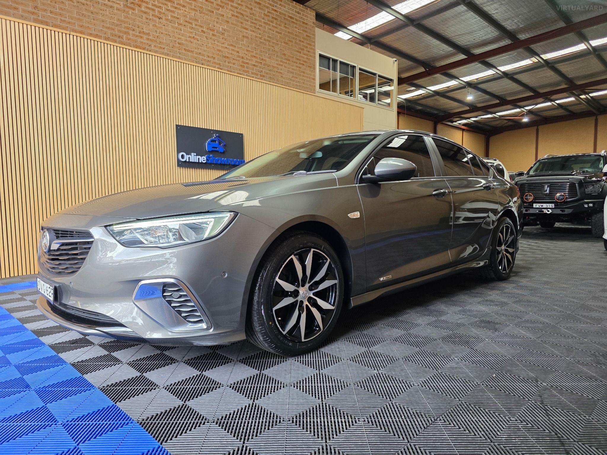 HOLDEN COMMODORE