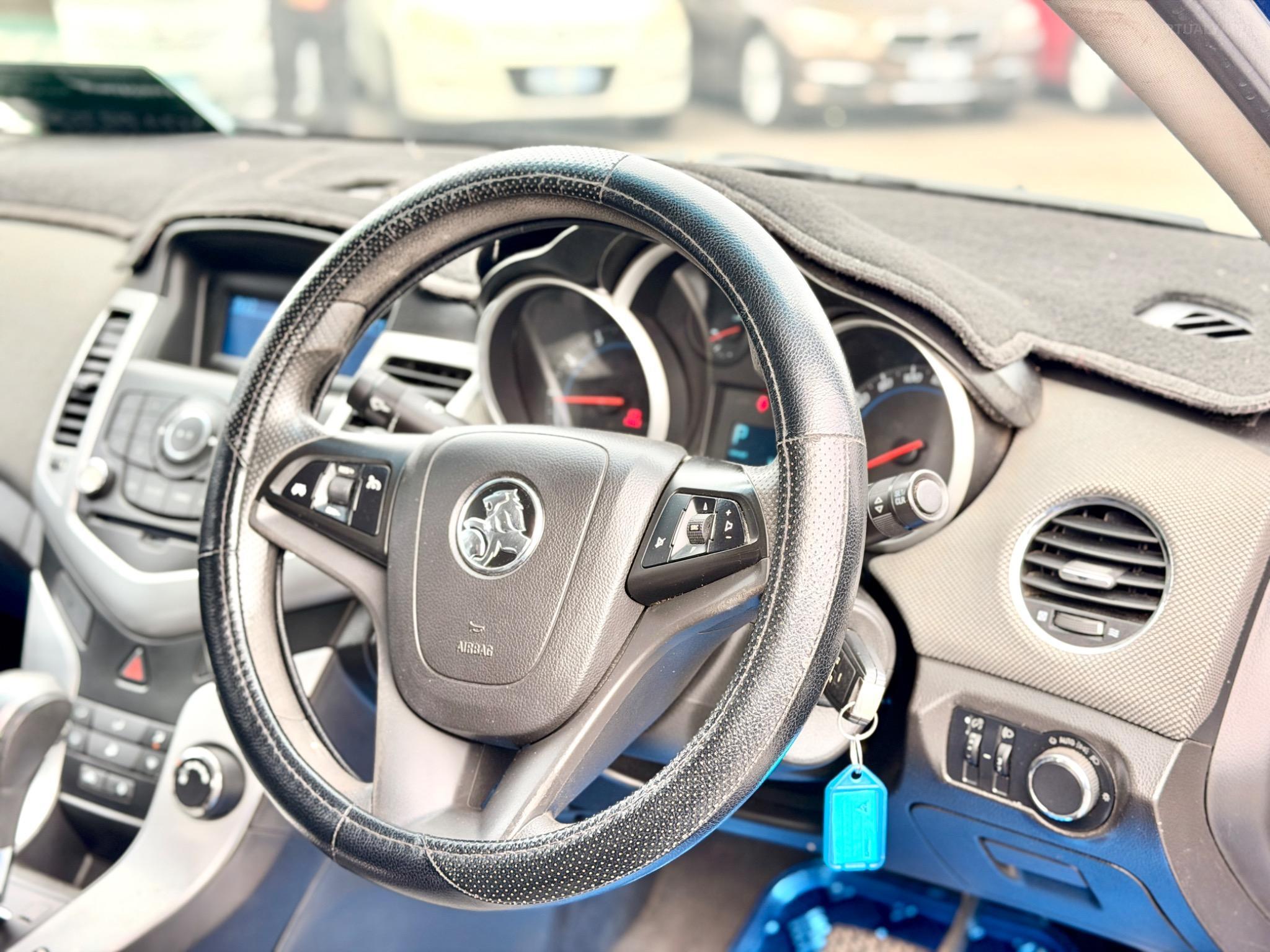 HOLDEN CRUZE