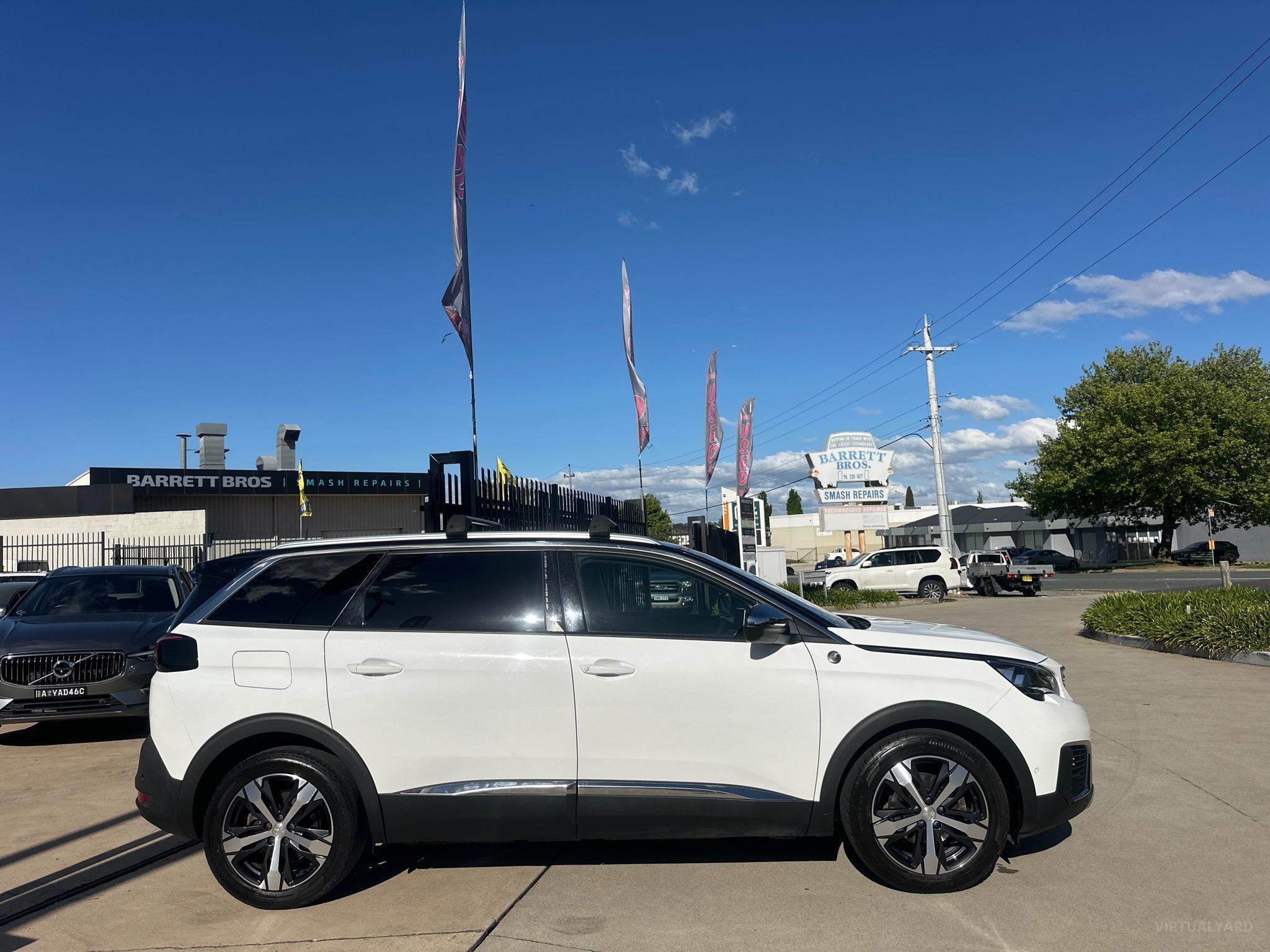 PEUGEOT 5008
