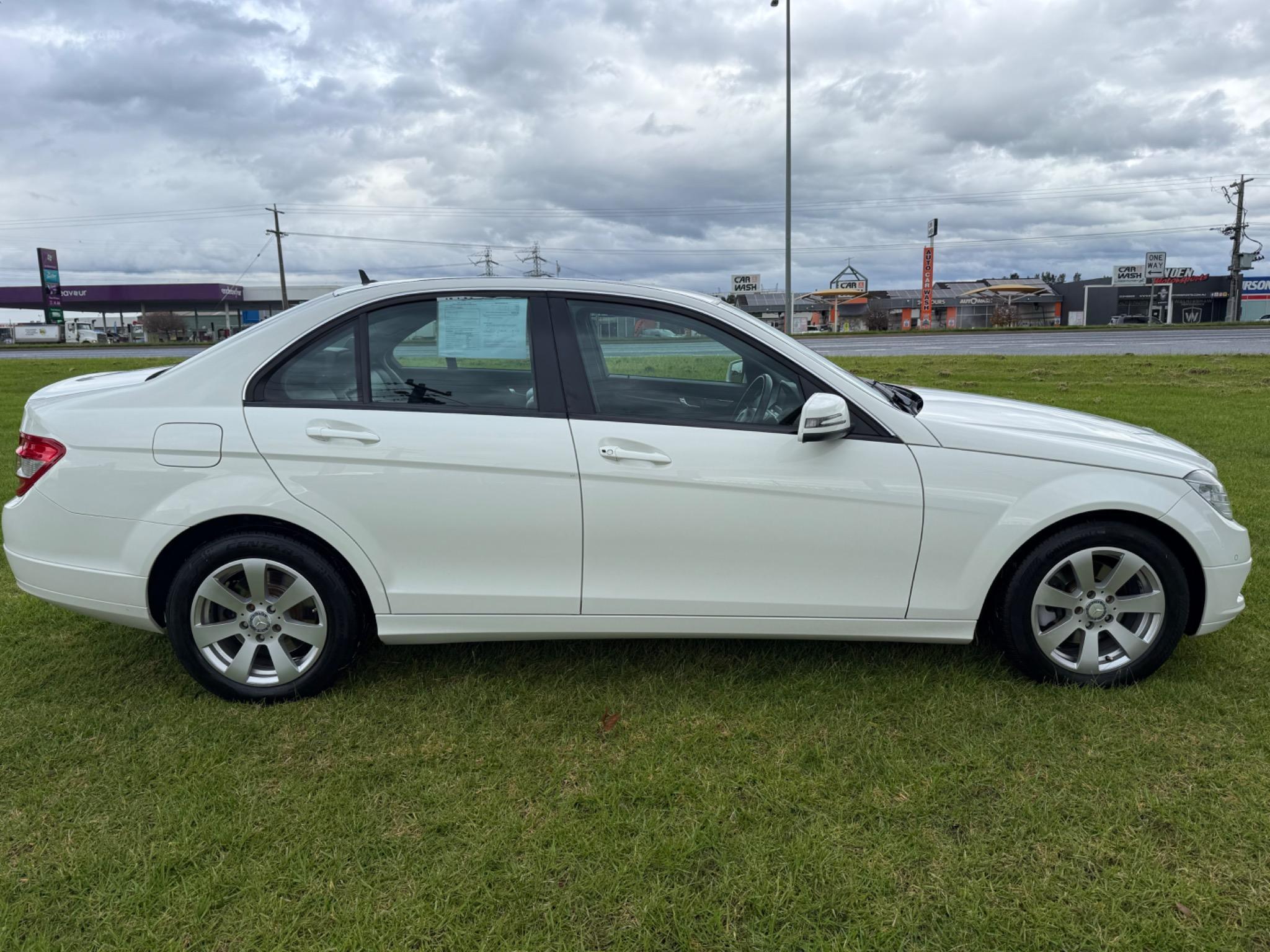 MERCEDES-BENZ C200