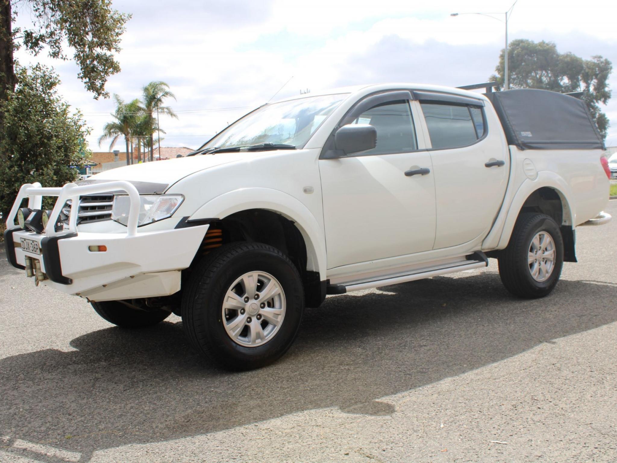 MITSUBISHI TRITON