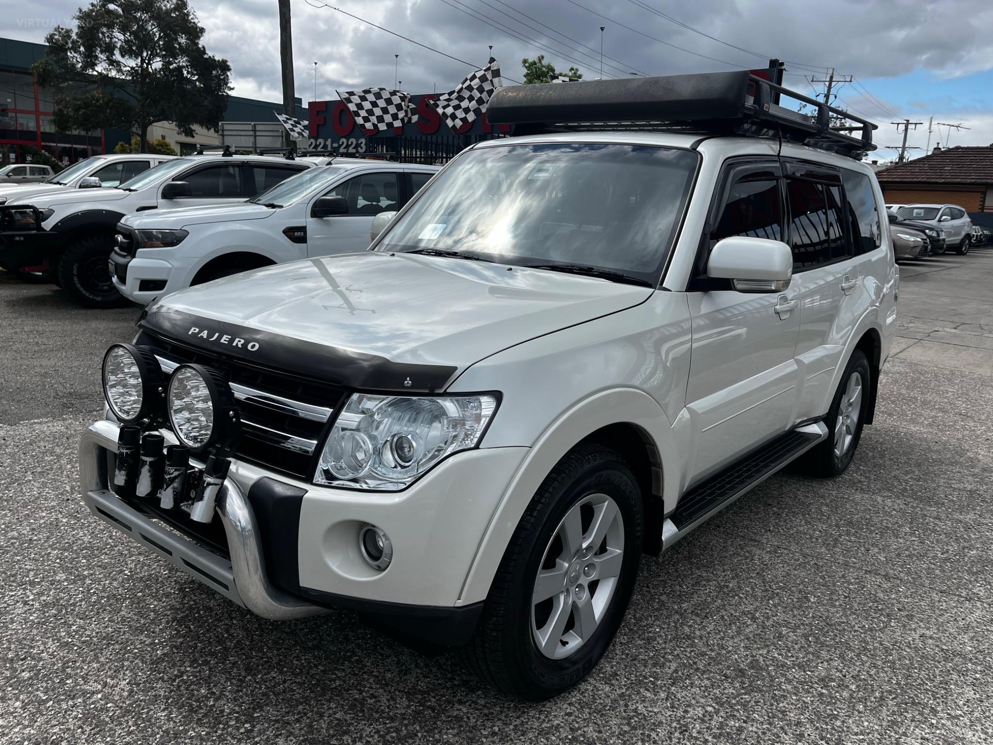 MITSUBISHI PAJERO