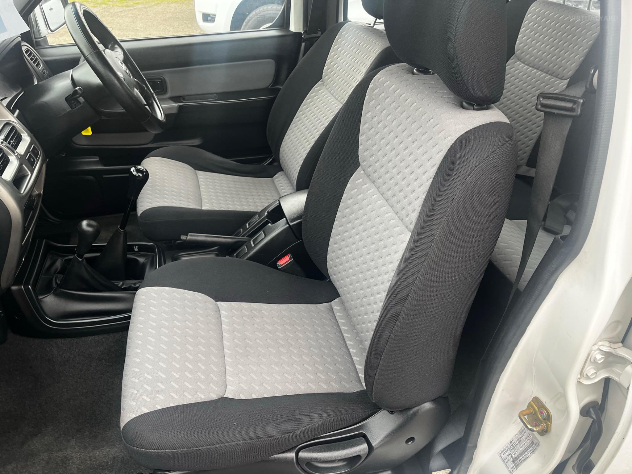 NISSAN NAVARA
