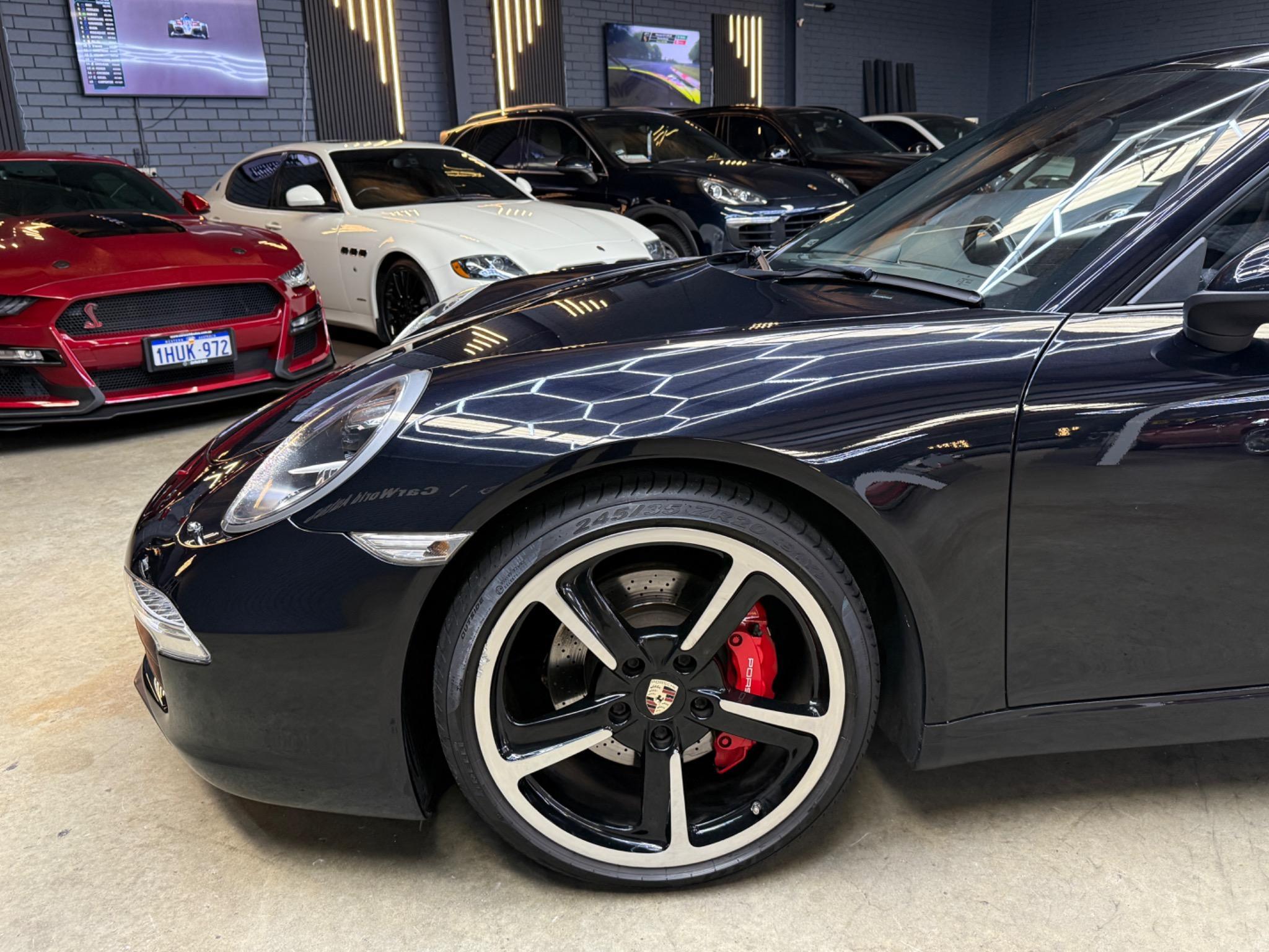 PORSCHE 911