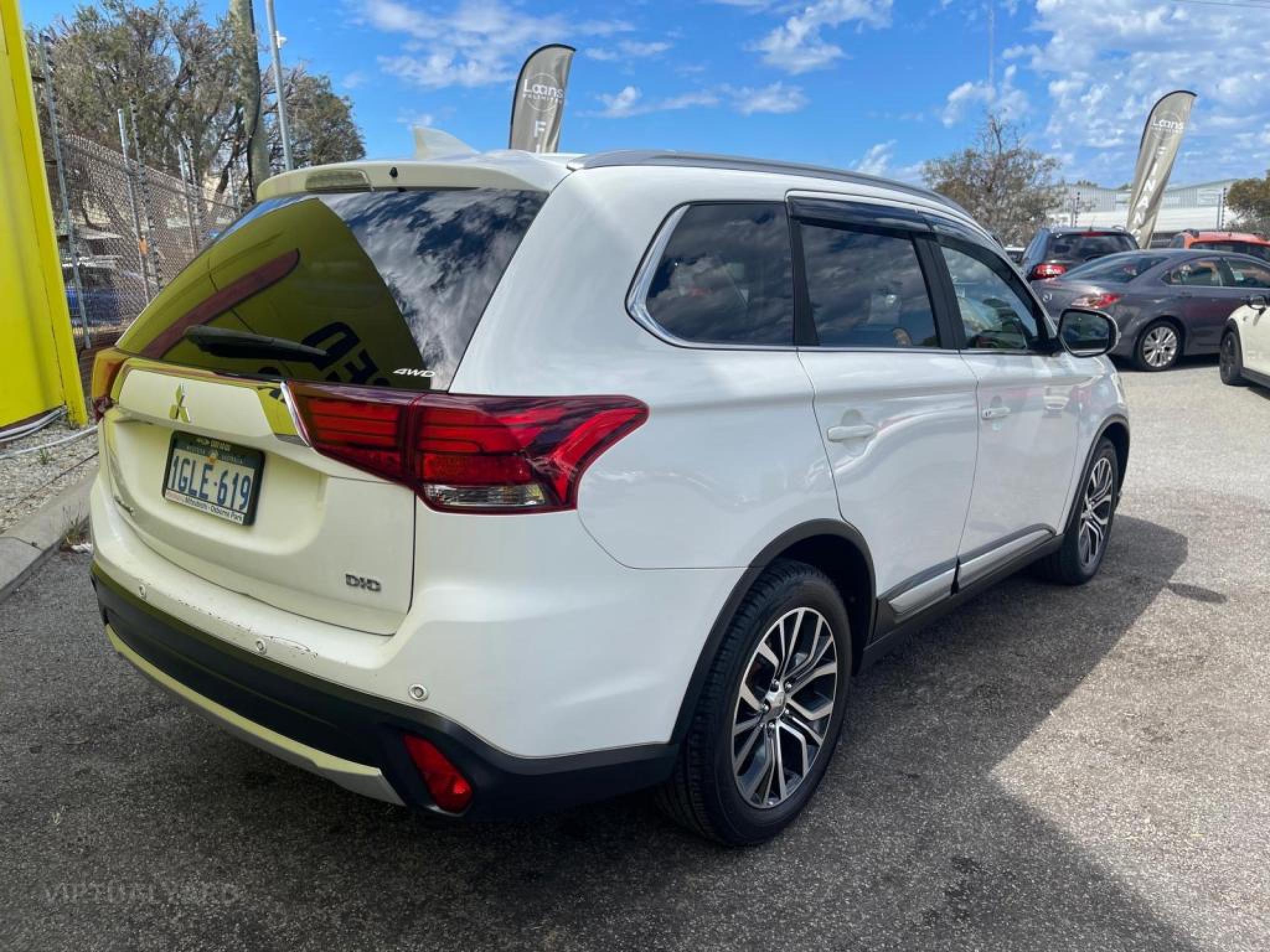 MITSUBISHI OUTLANDER