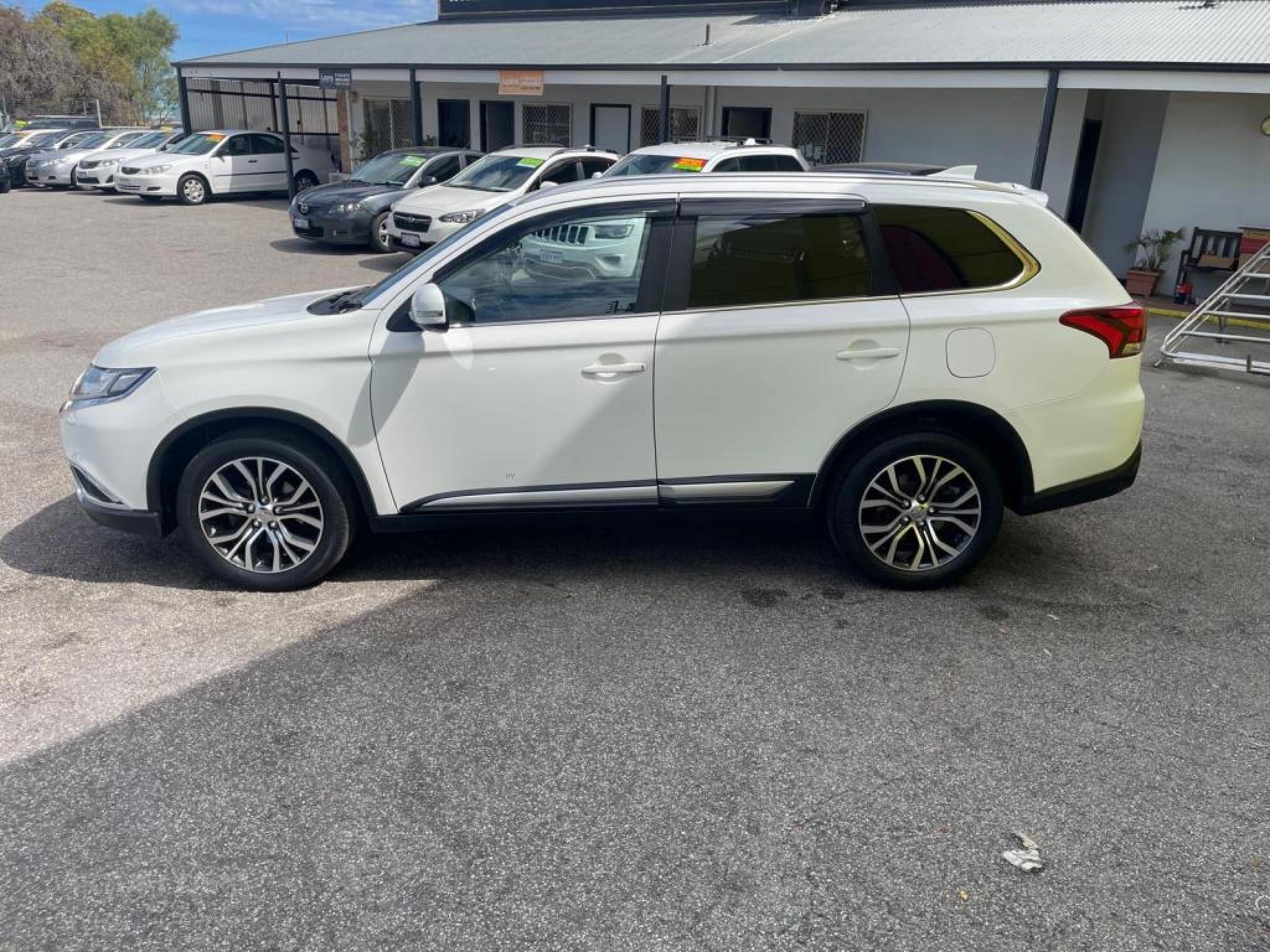 MITSUBISHI OUTLANDER