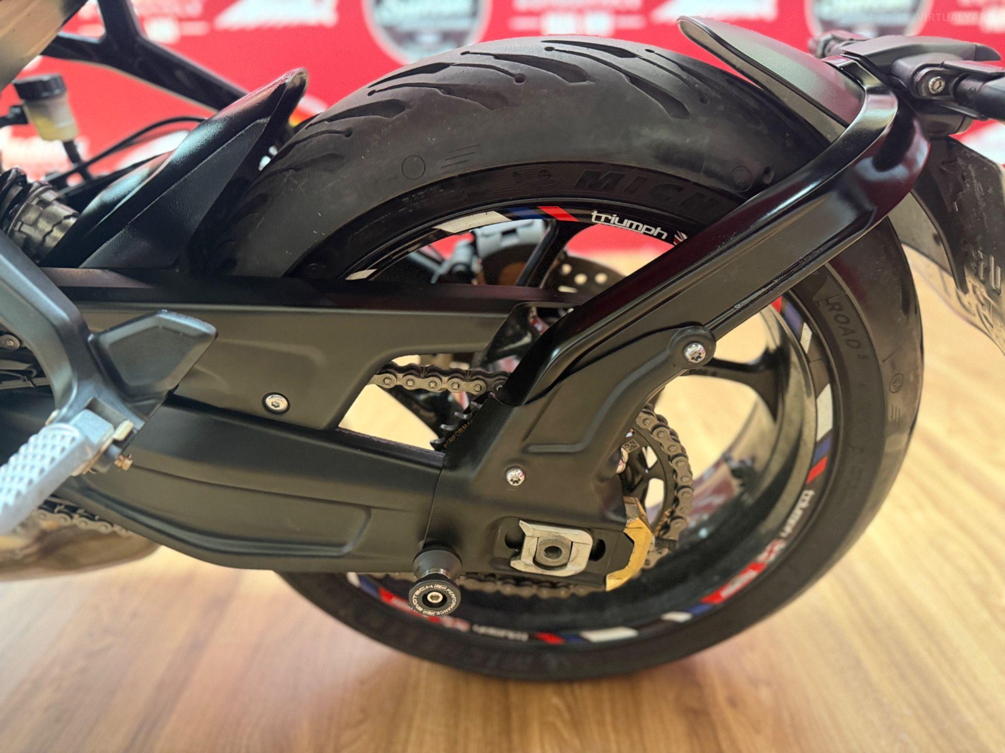 TRIUMPH TRIDENT 660