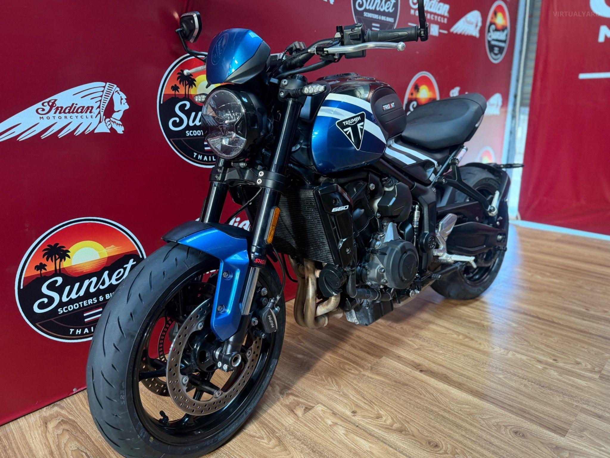 TRIUMPH TRIDENT 660