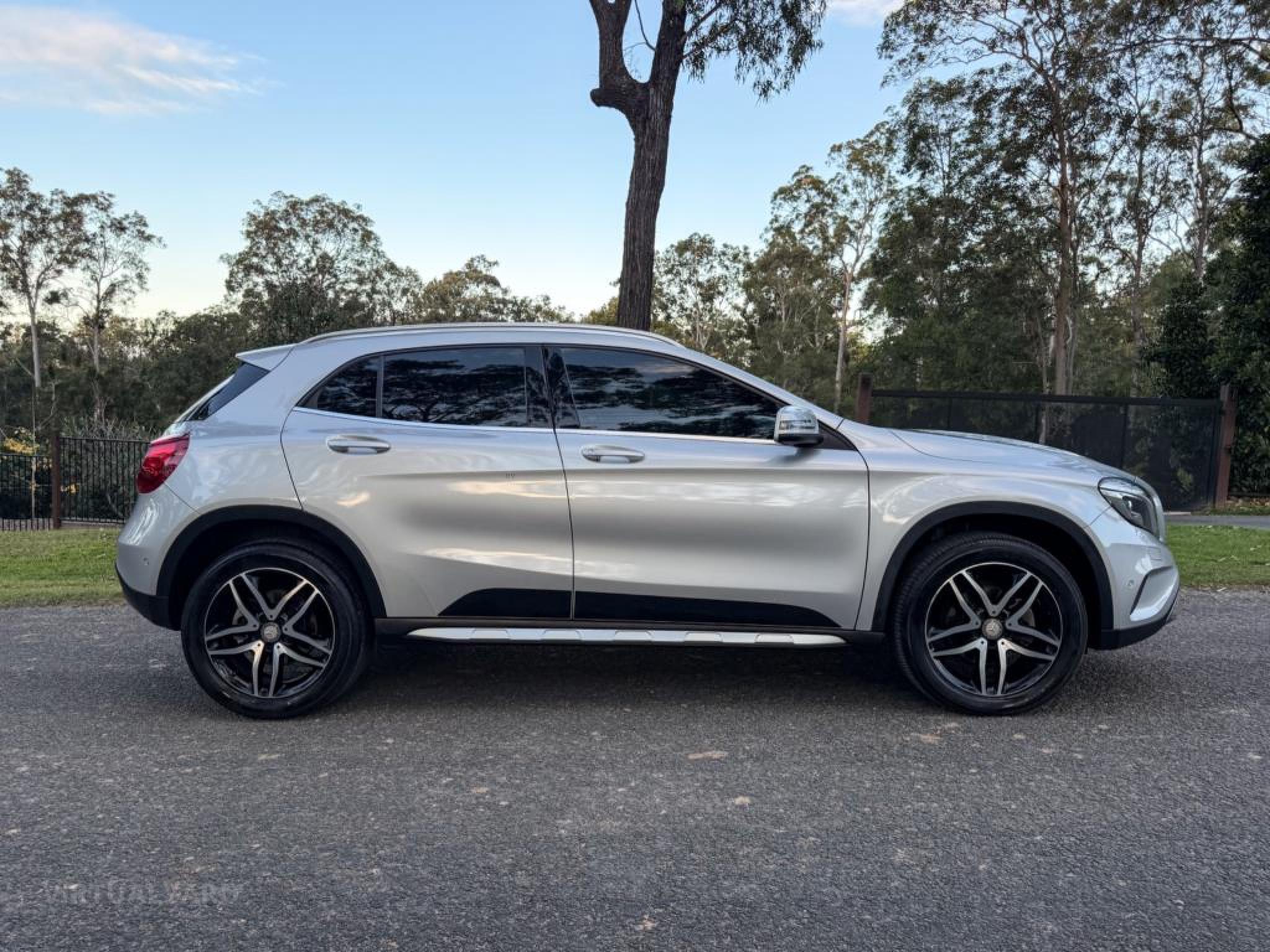 MERCEDES-BENZ GLA