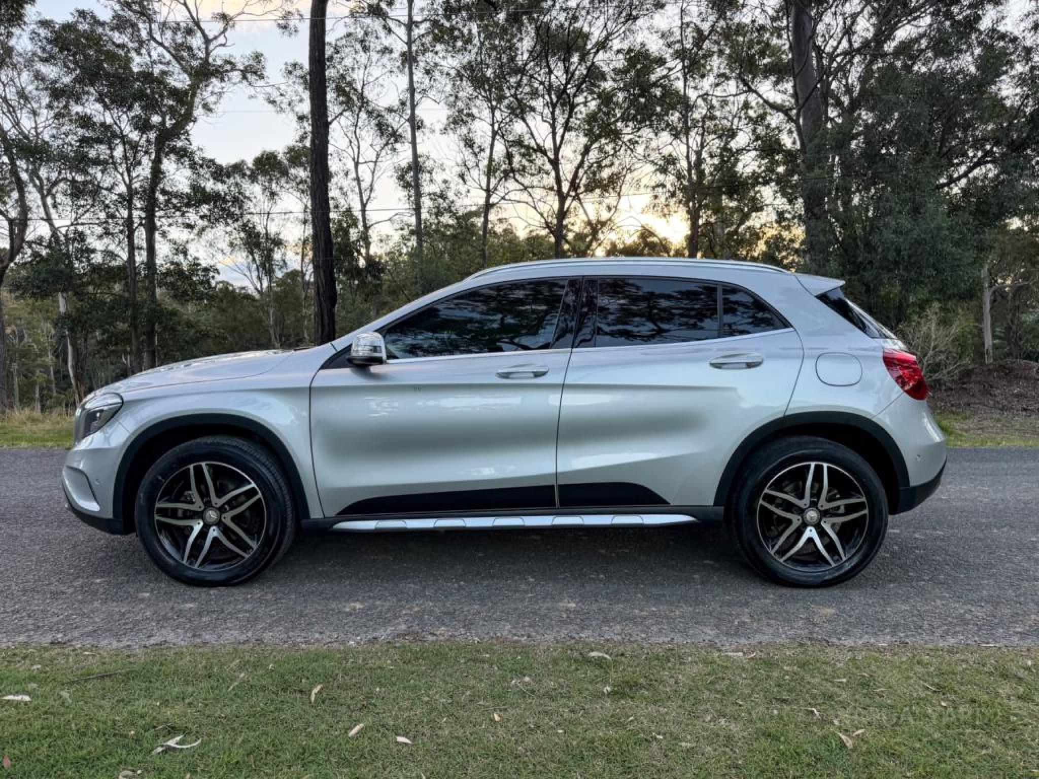 MERCEDES-BENZ GLA