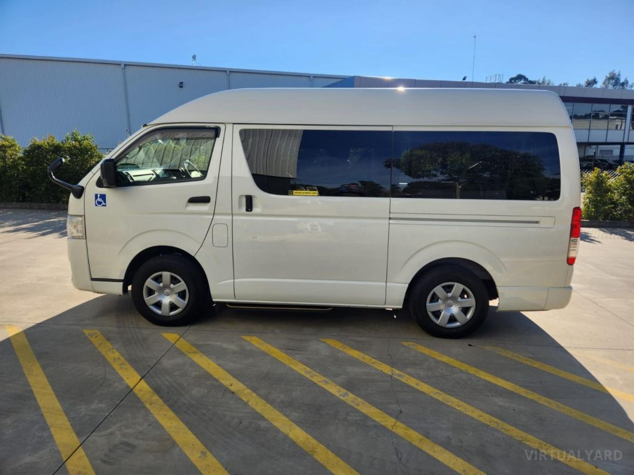 TOYOTA HIACE