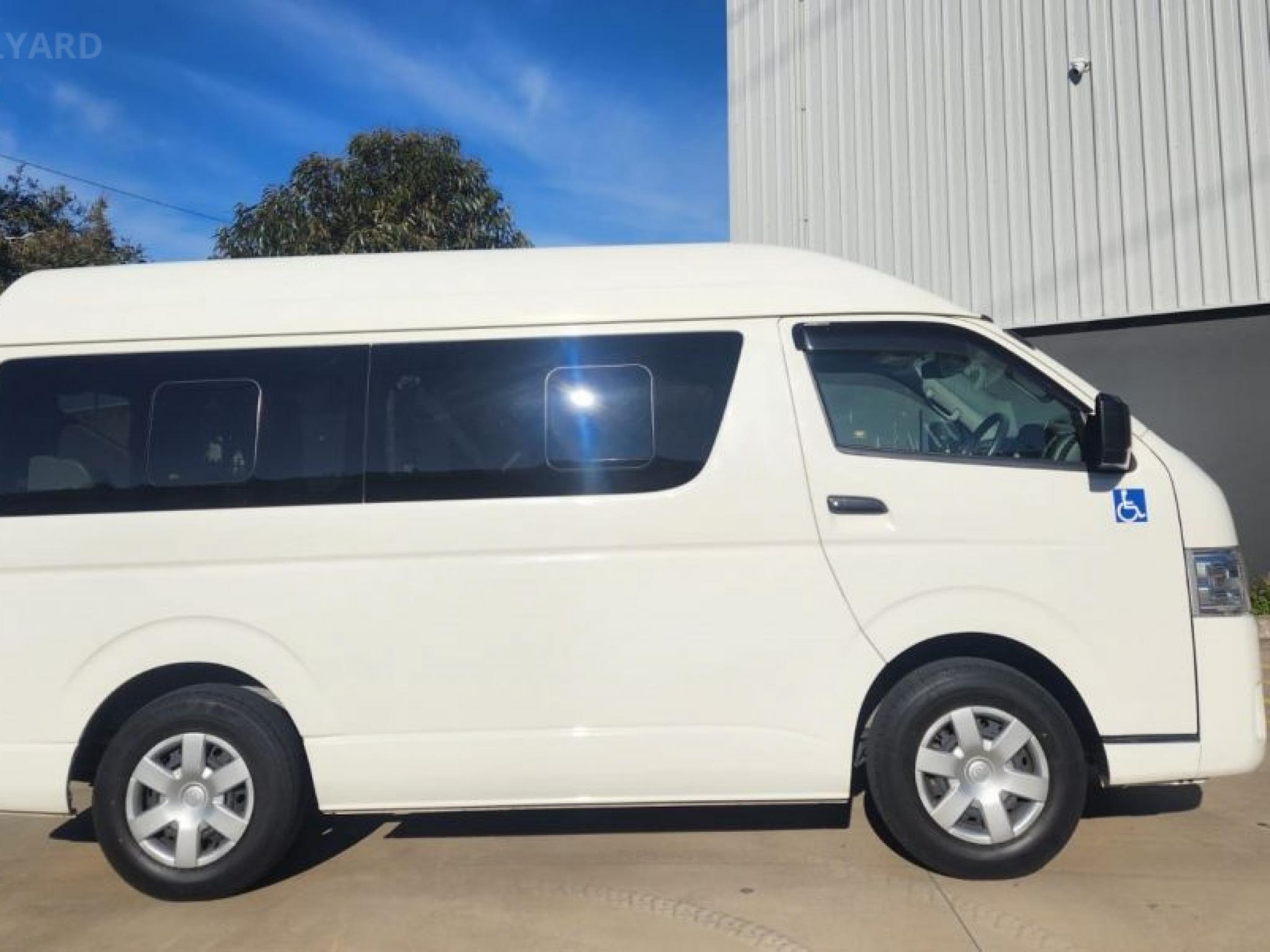 TOYOTA HIACE