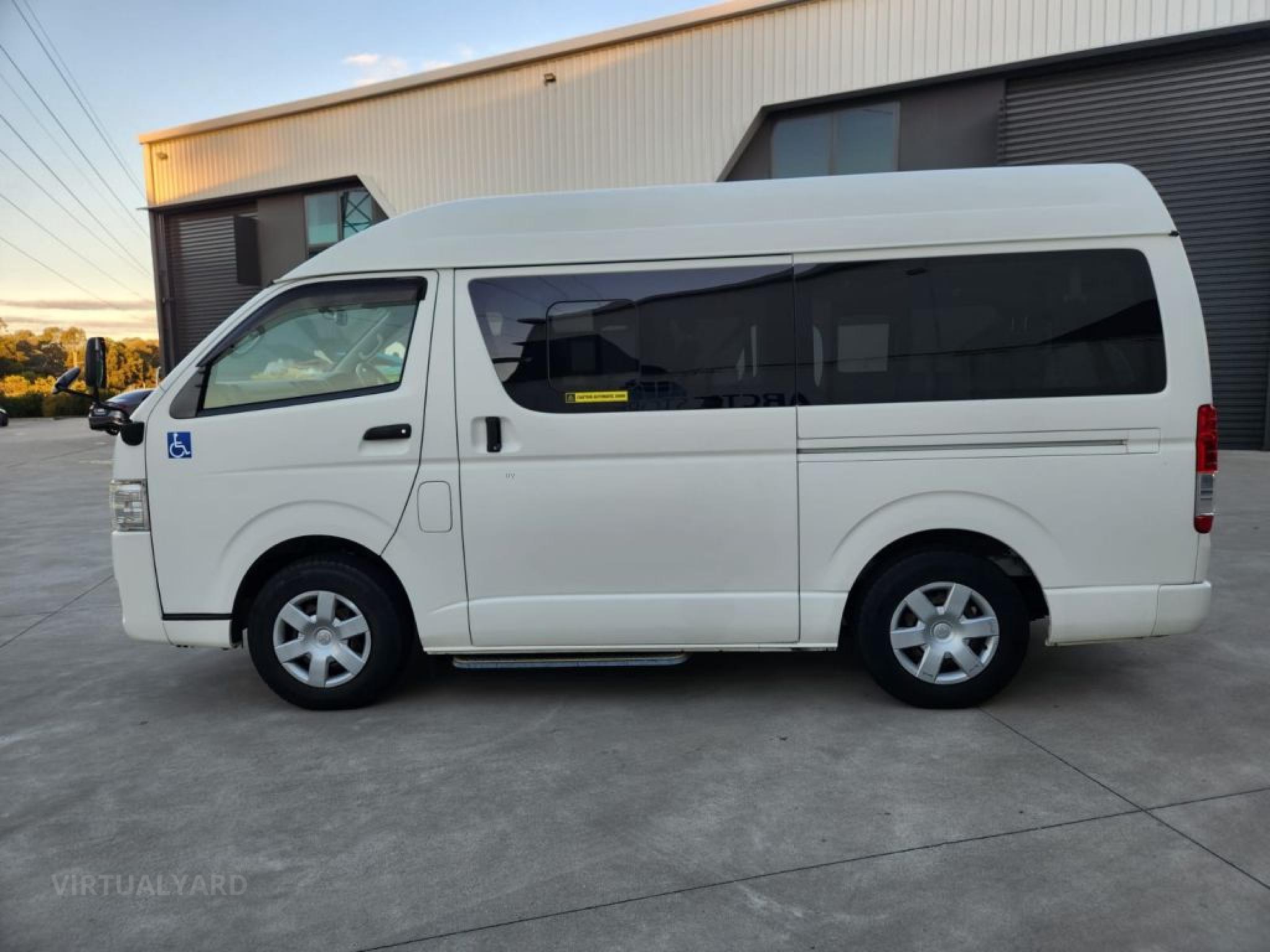 TOYOTA HIACE