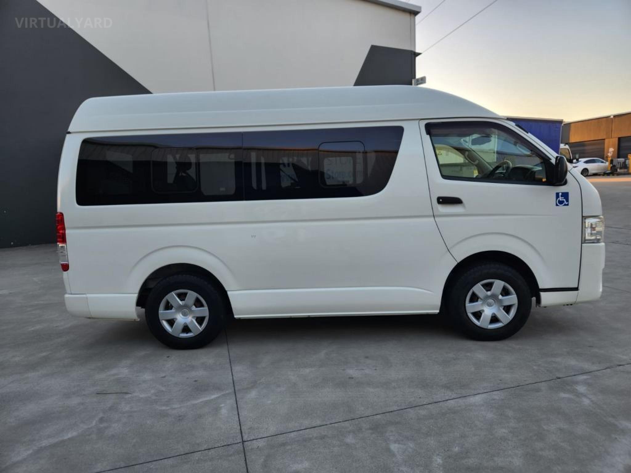 TOYOTA HIACE
