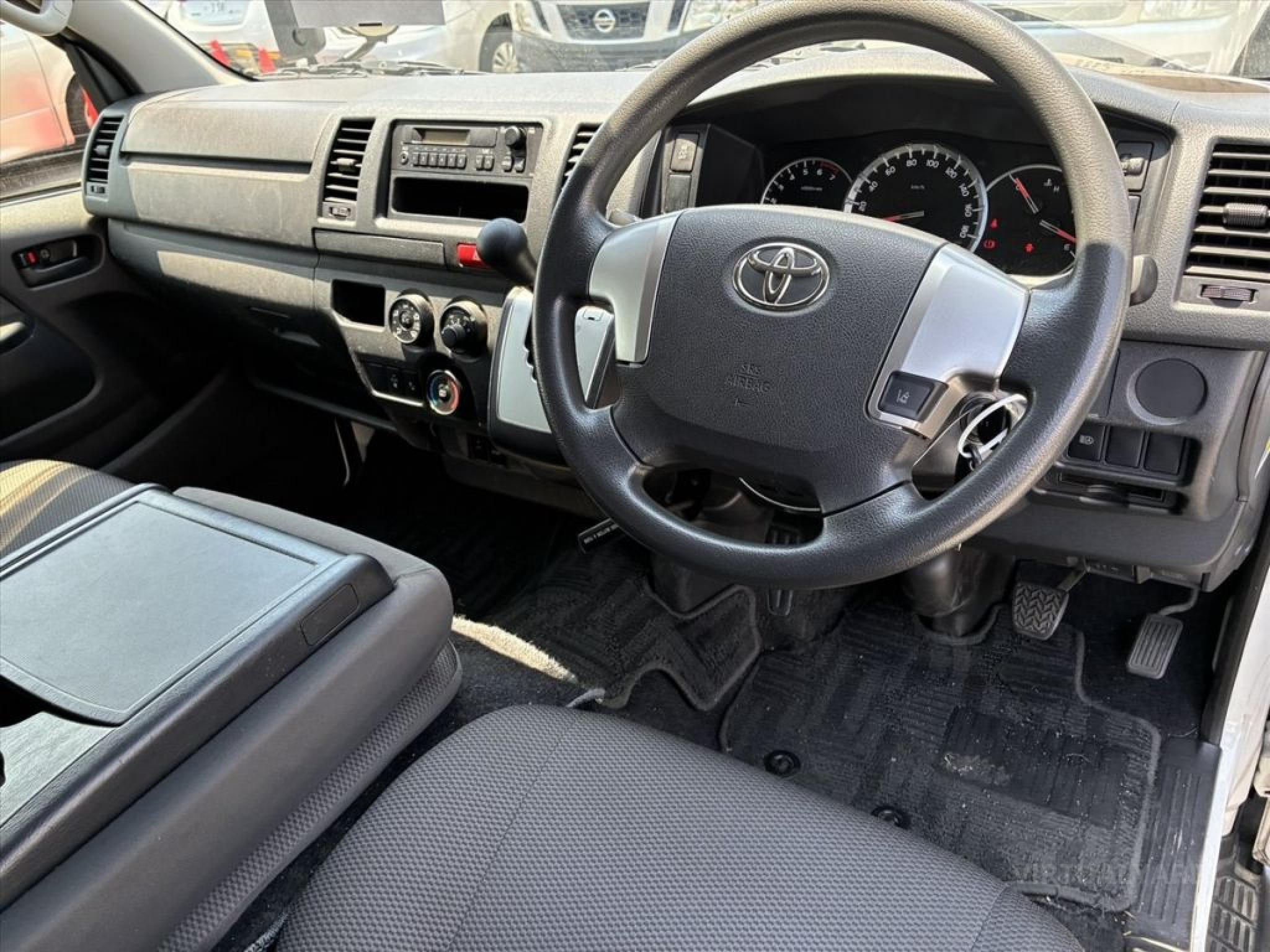 TOYOTA HIACE