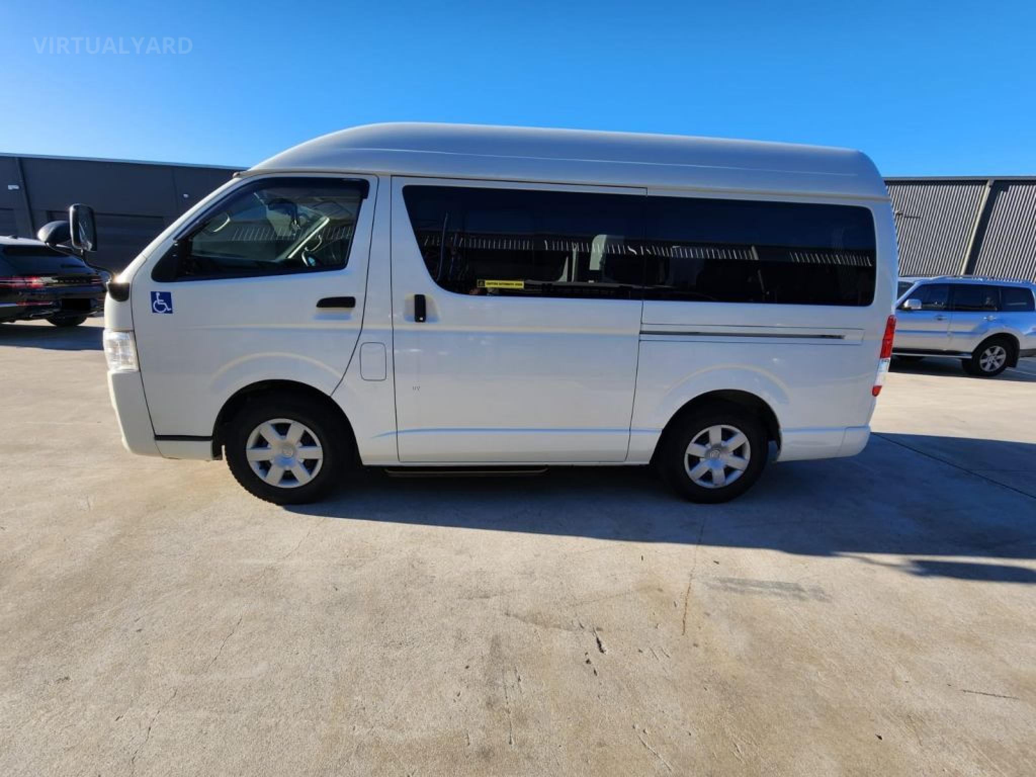 TOYOTA HIACE