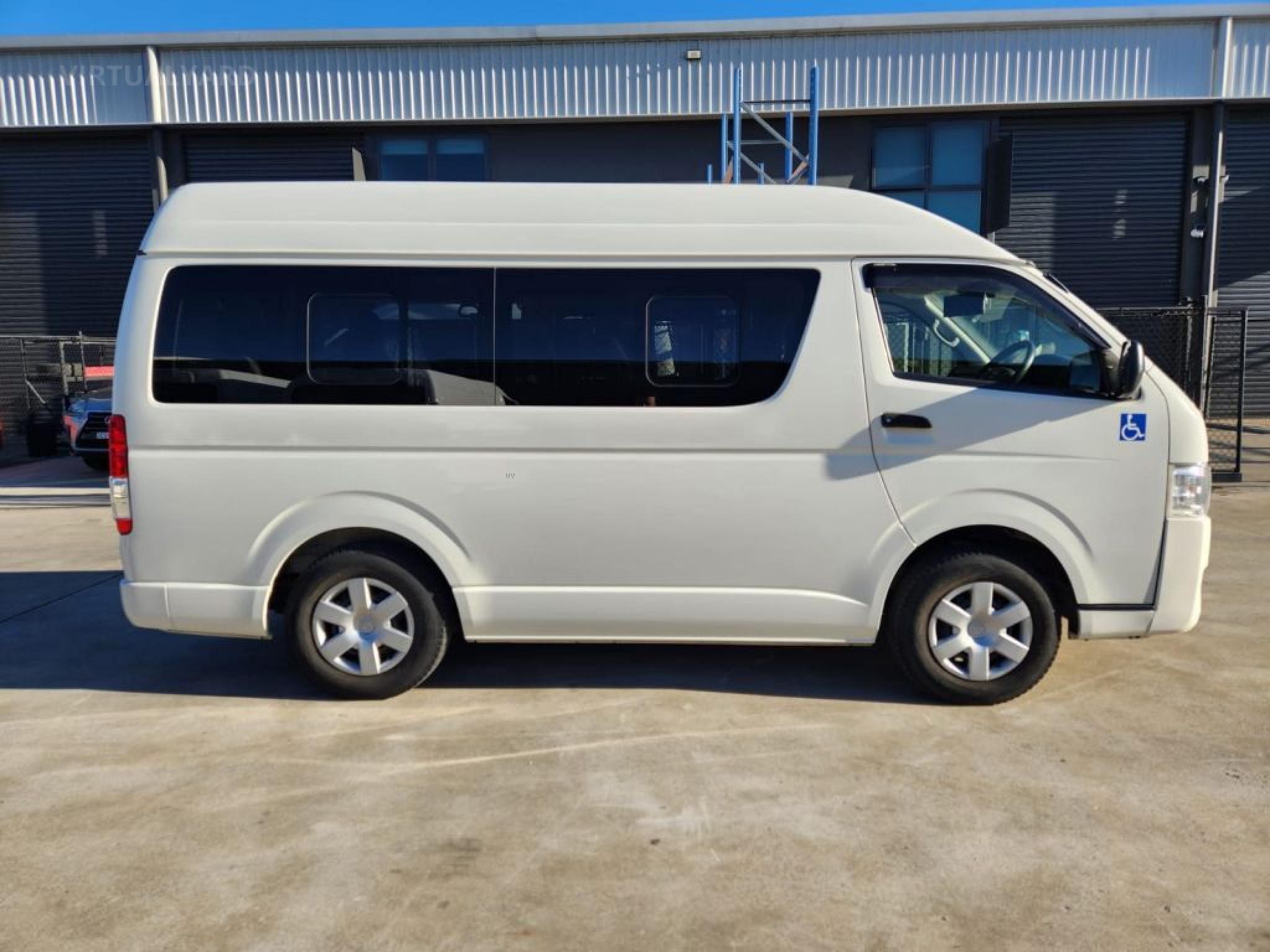 TOYOTA HIACE
