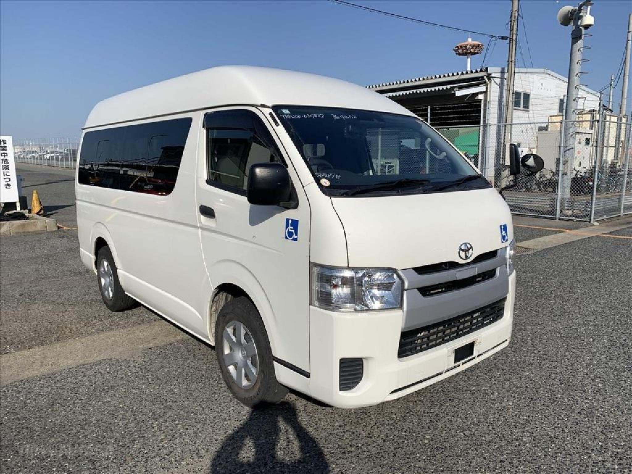 TOYOTA HIACE