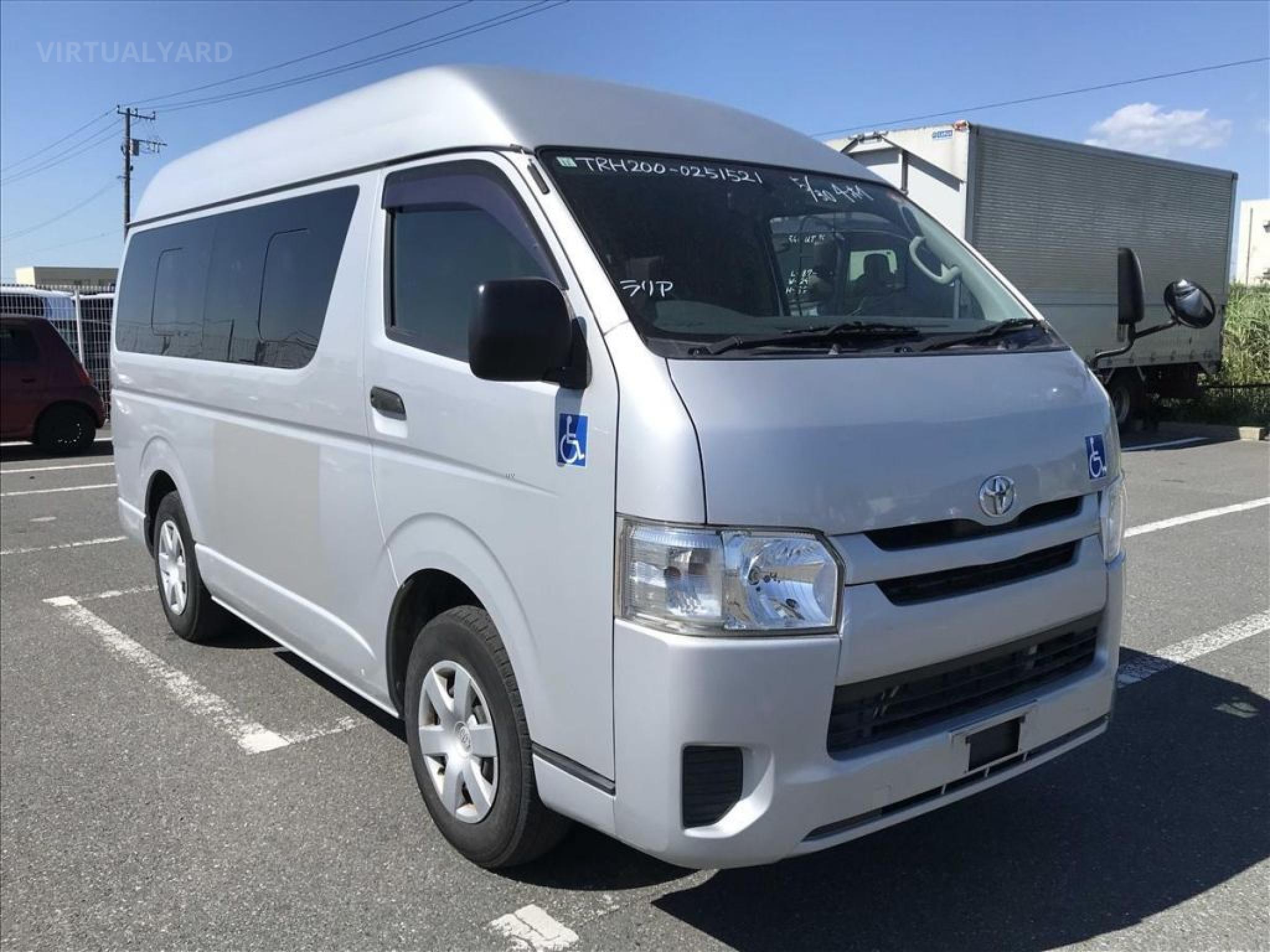 TOYOTA HIACE