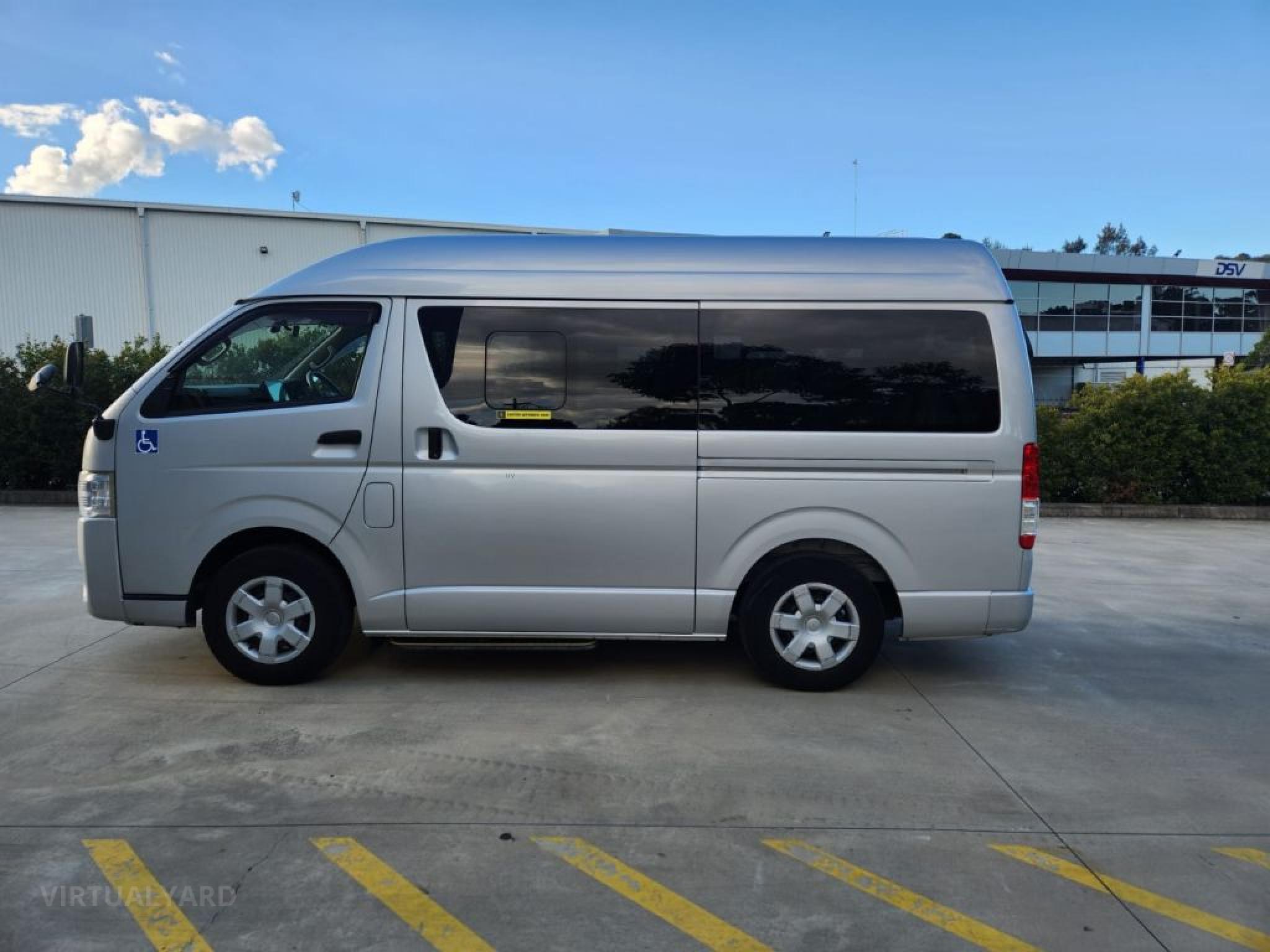 TOYOTA HIACE