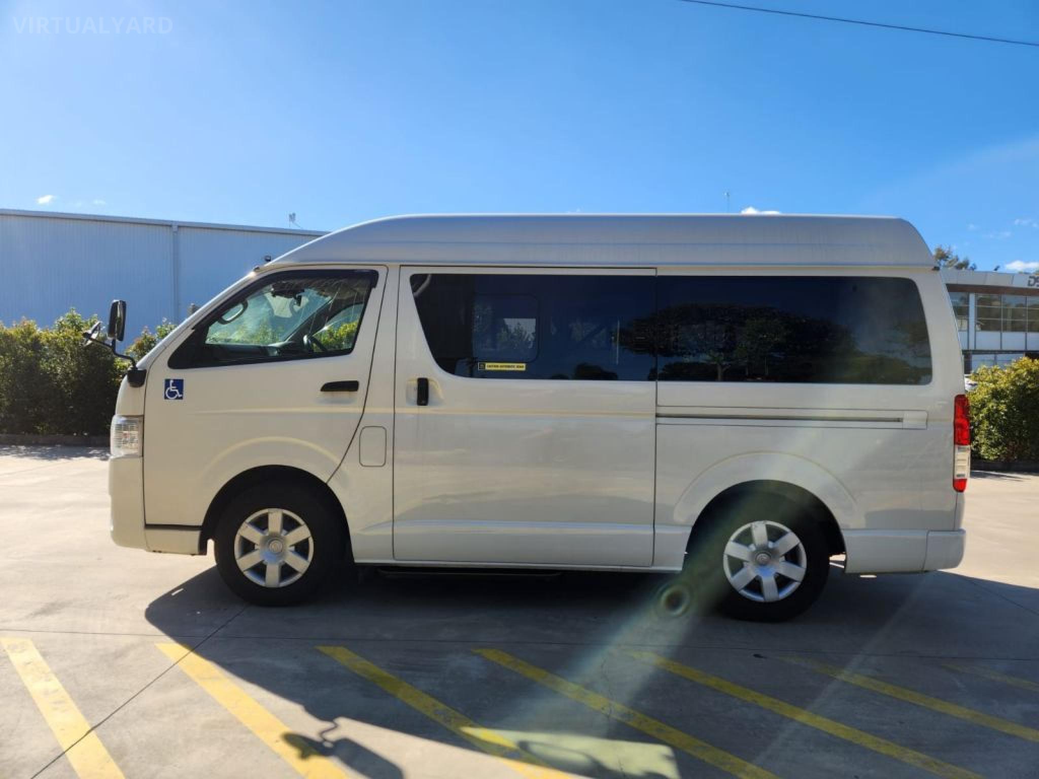 TOYOTA HIACE
