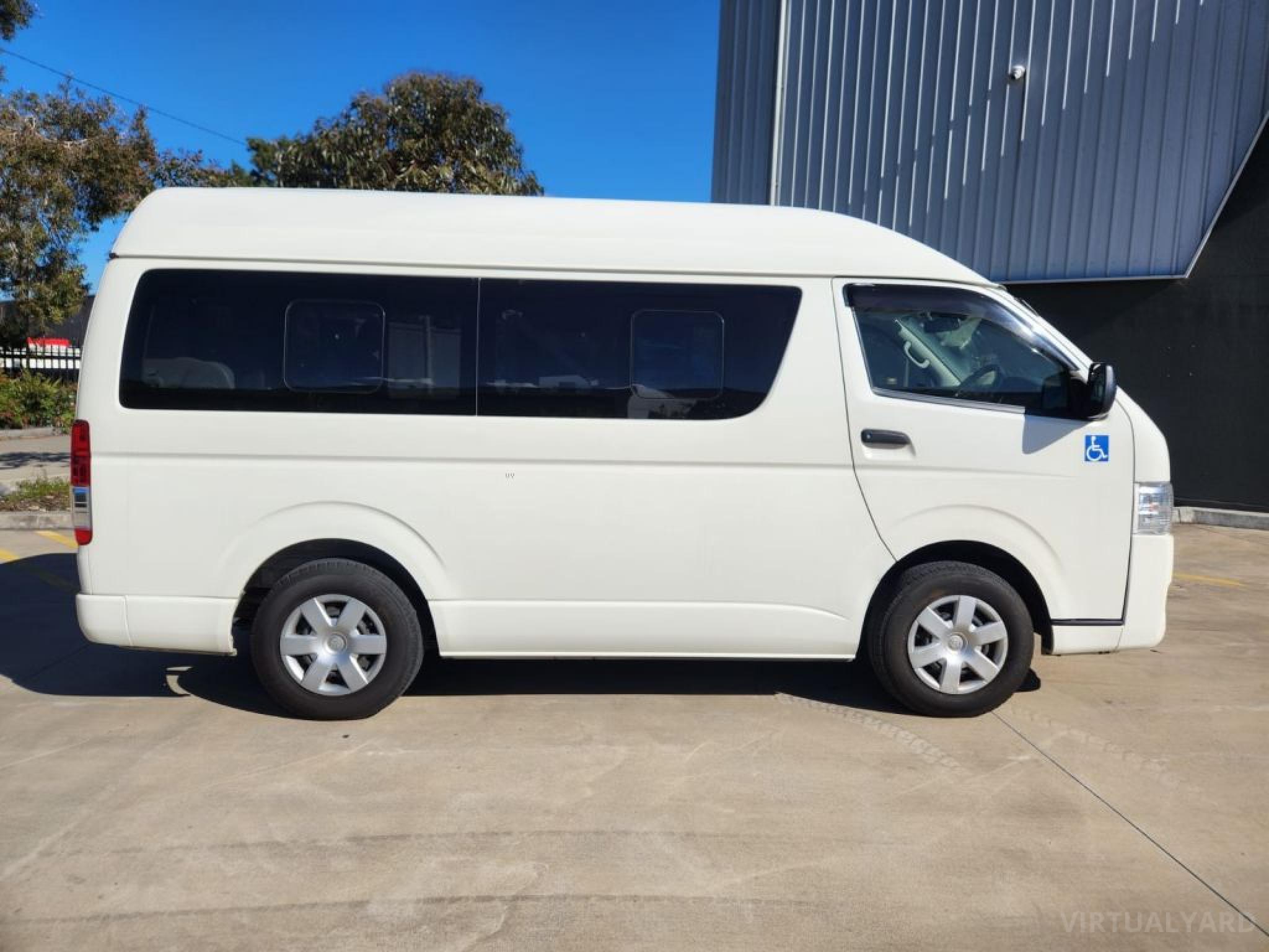 TOYOTA HIACE